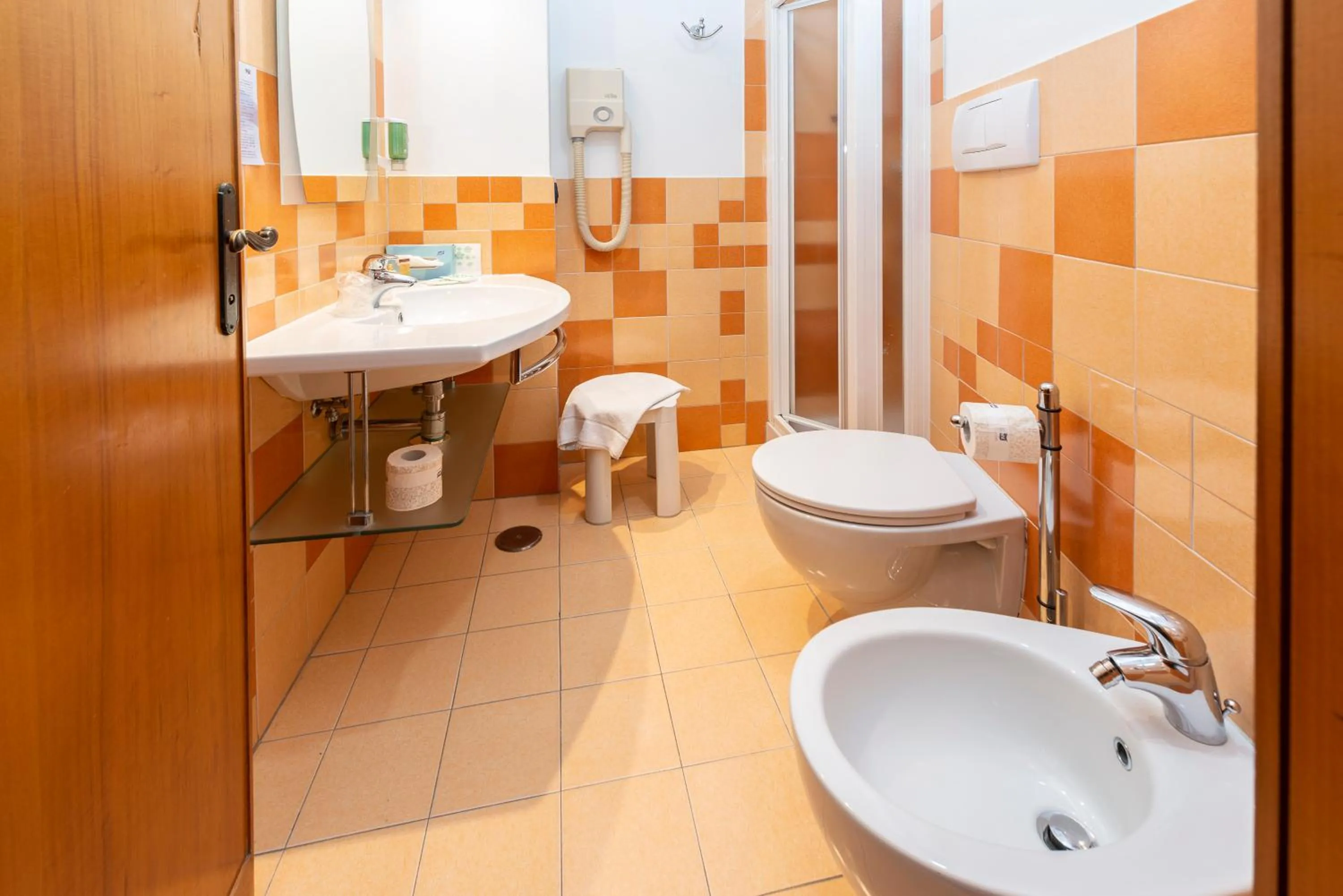 Toilet in Hotel Ristorante Maga Circe