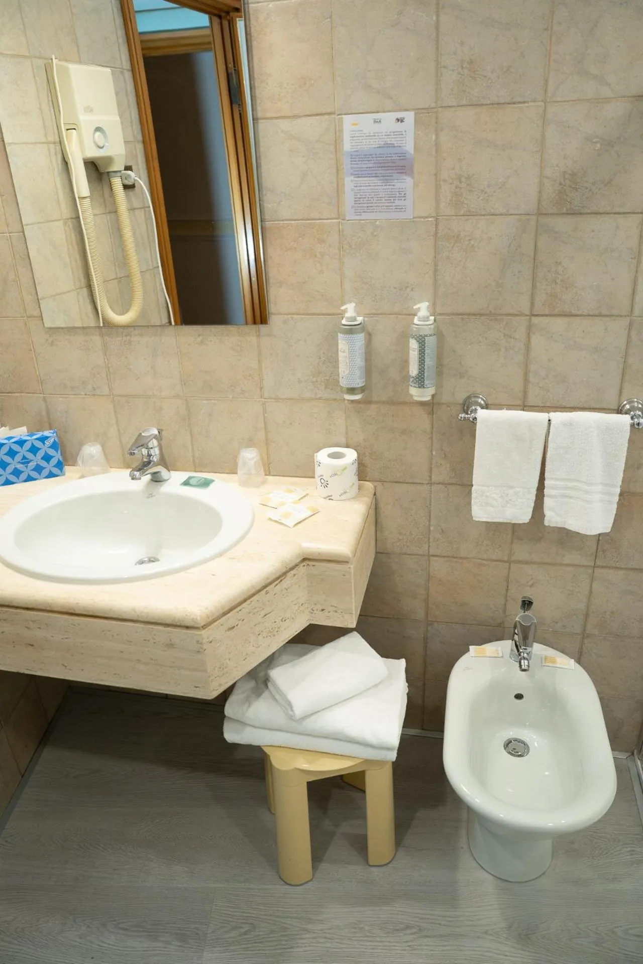 Toilet in Hotel Ristorante Maga Circe