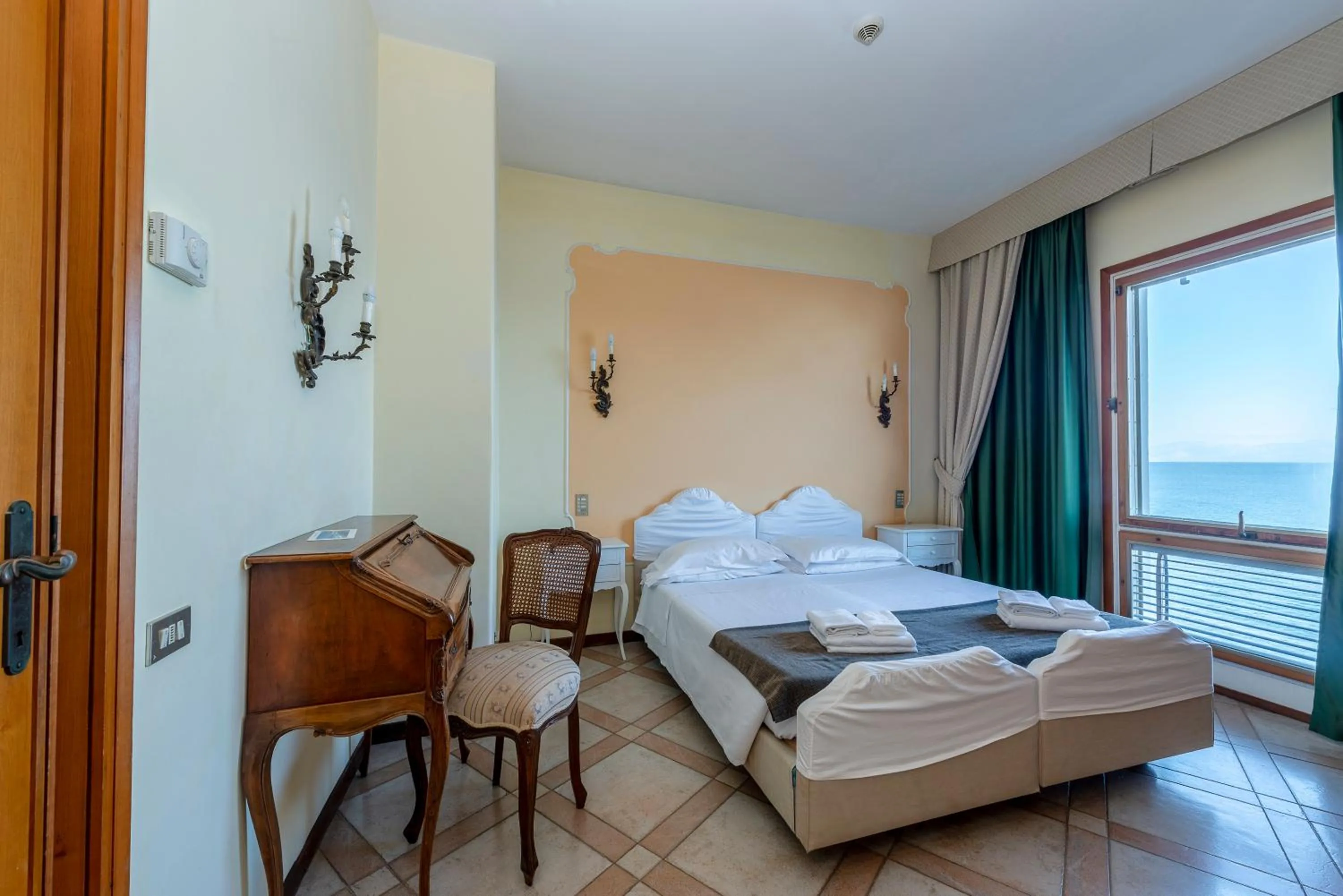 Photo of the whole room, Bed in Hotel Ristorante Maga Circe