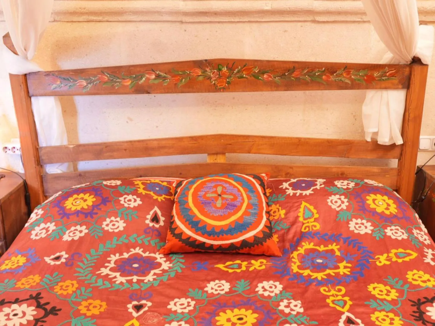 Bed in Kismet Cave House