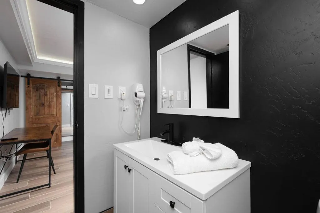 The Westerner - Extended Stay