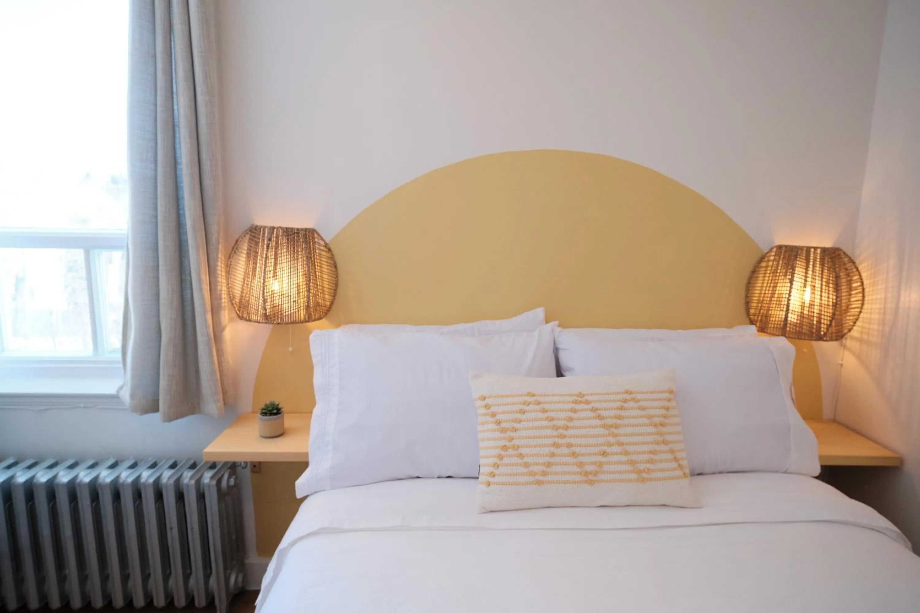 Bed in AUBERGE DU DIMANCHE - Hotel - Fjord-du-Saguenay - l'Anse-Saint-Jean - Riviere-Eternite