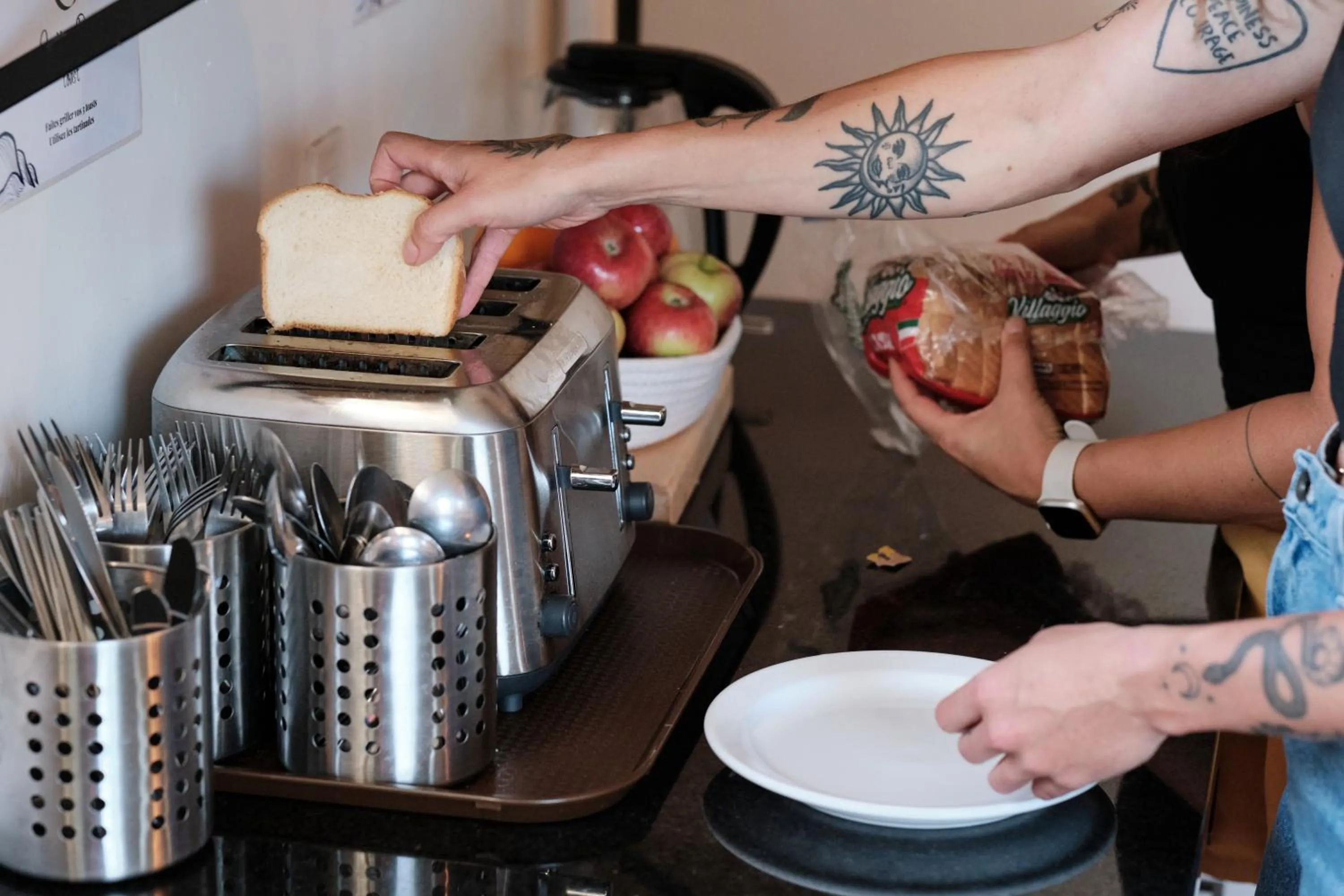 People in AUBERGE DU DIMANCHE - Hotel - Fjord-du-Saguenay - l'Anse-Saint-Jean - Riviere-Eternite
