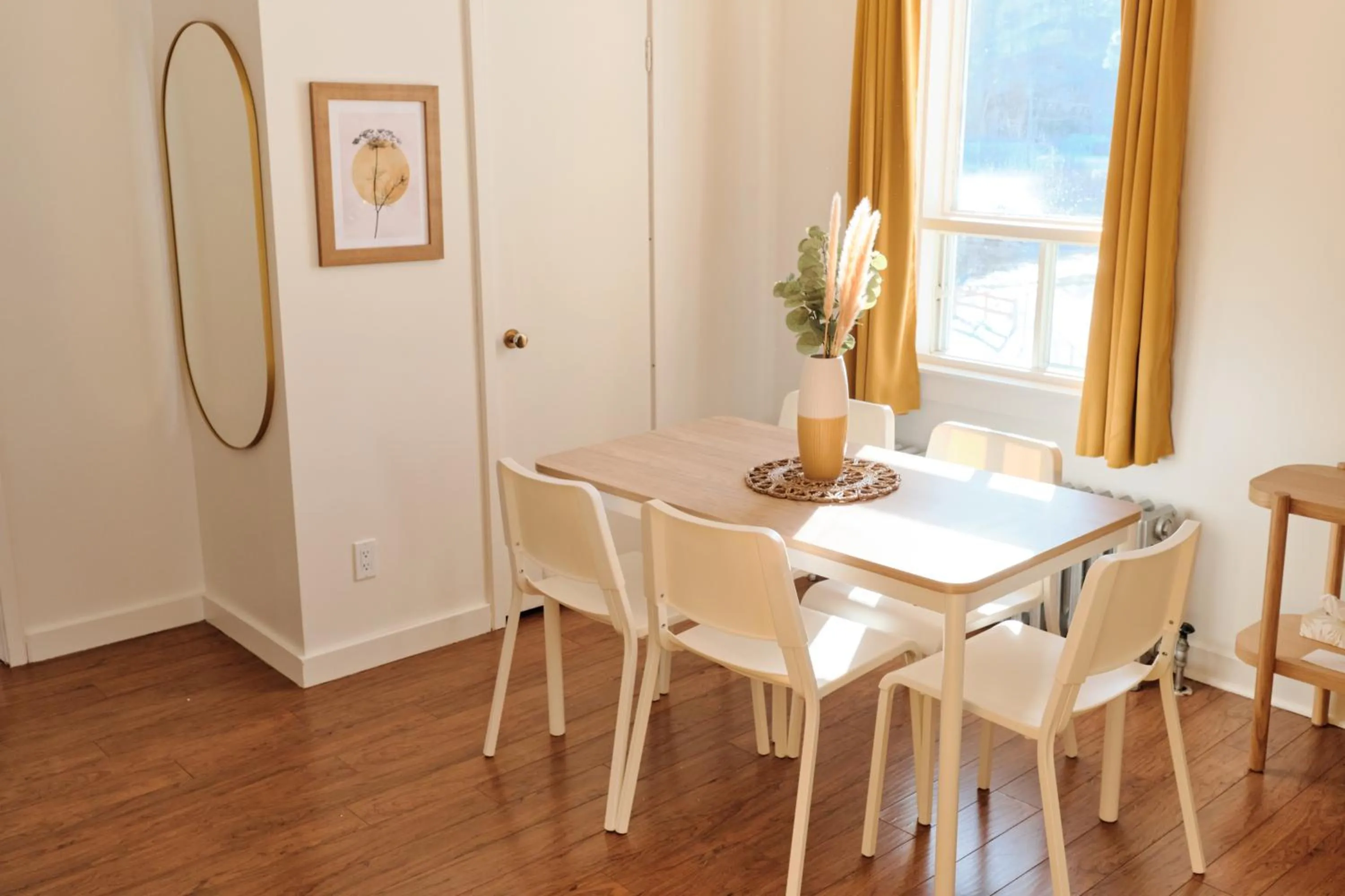 Living room in AUBERGE DU DIMANCHE - Hotel - Fjord-du-Saguenay - l'Anse-Saint-Jean - Riviere-Eternite