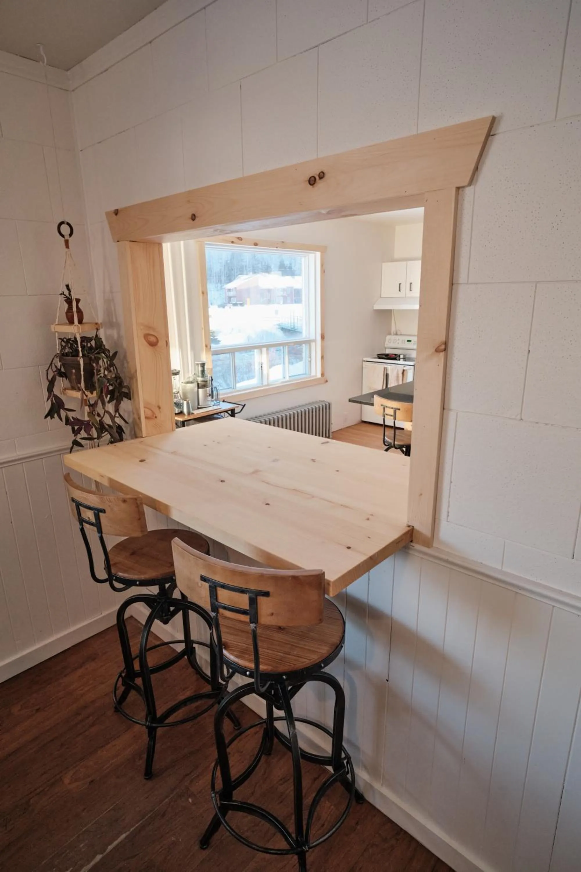 Kitchen or kitchenette in AUBERGE DU DIMANCHE - Hotel - Fjord-du-Saguenay - l'Anse-Saint-Jean - Riviere-Eternite