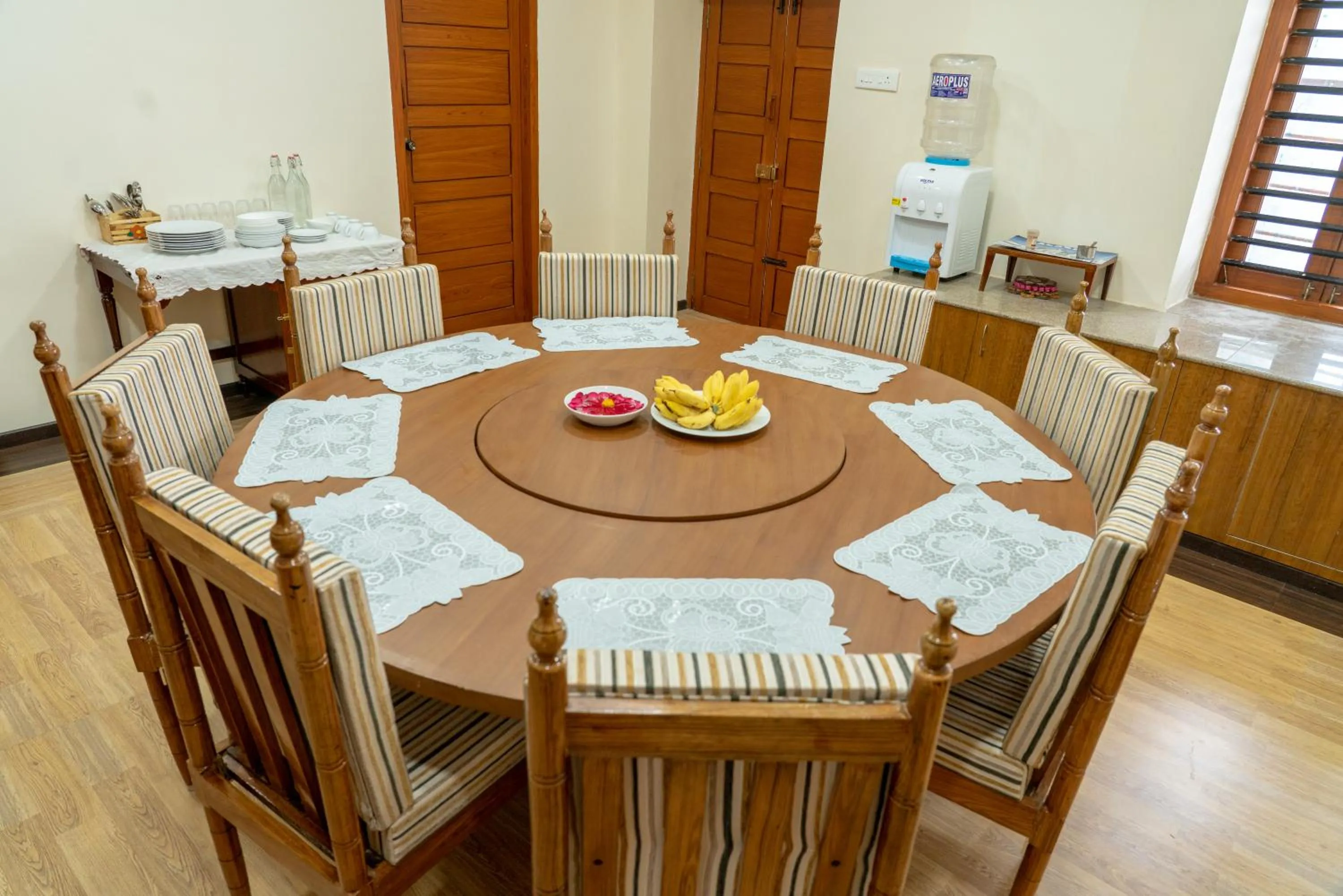 Food and drinks in The Inglewood Bungalow