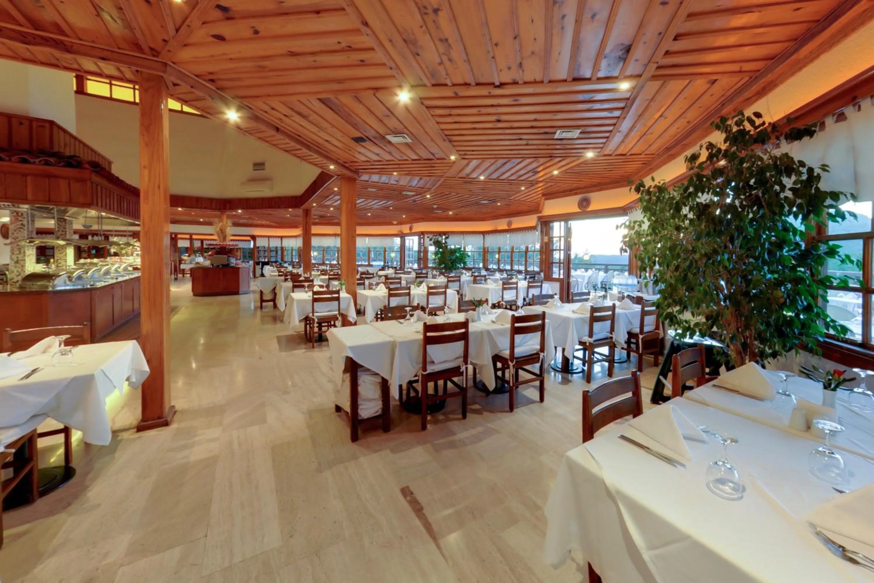 Restaurant/places to eat in Montana Pine Resort - All Inclusive