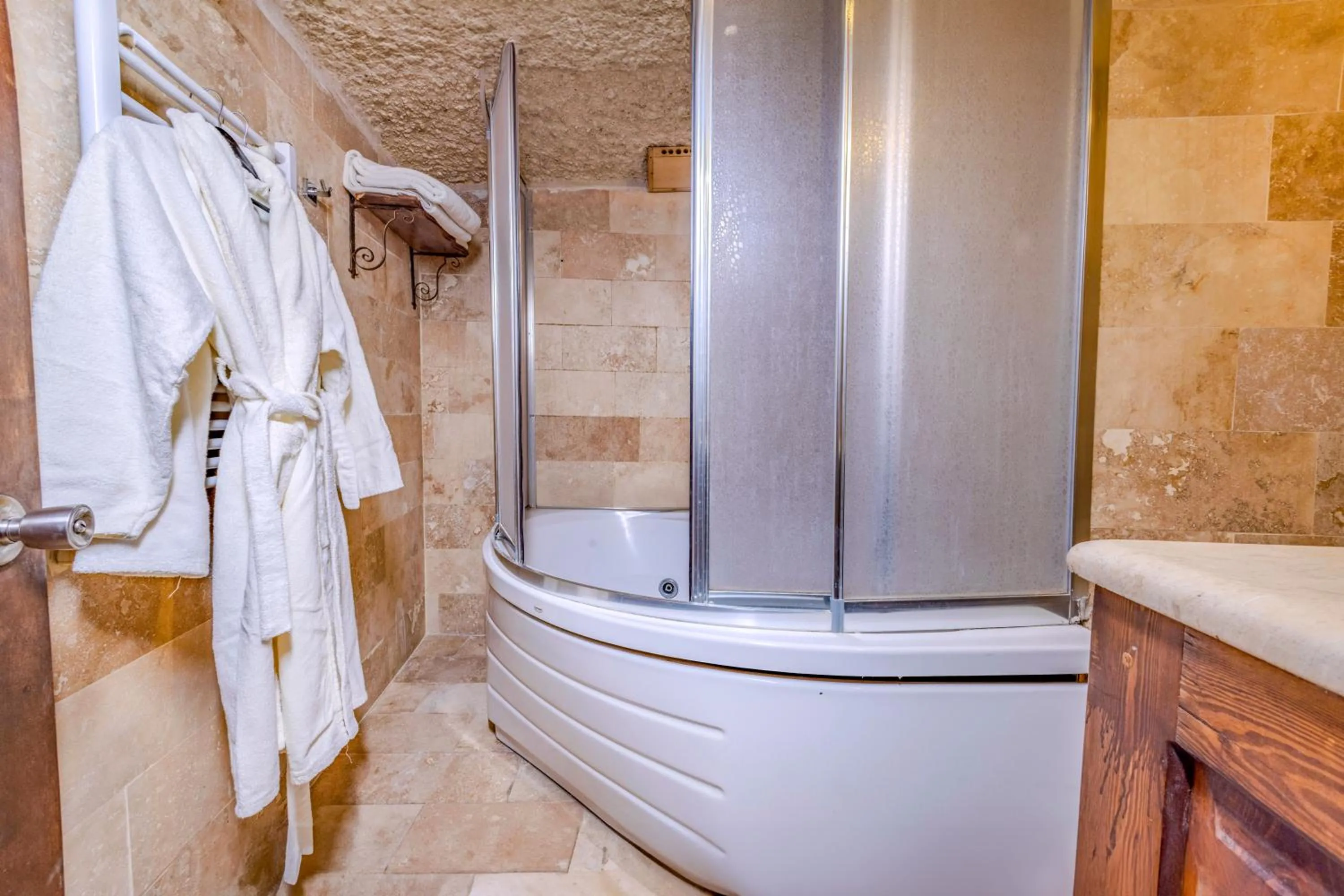 Shower in Ascension Cave Suites - Special Class