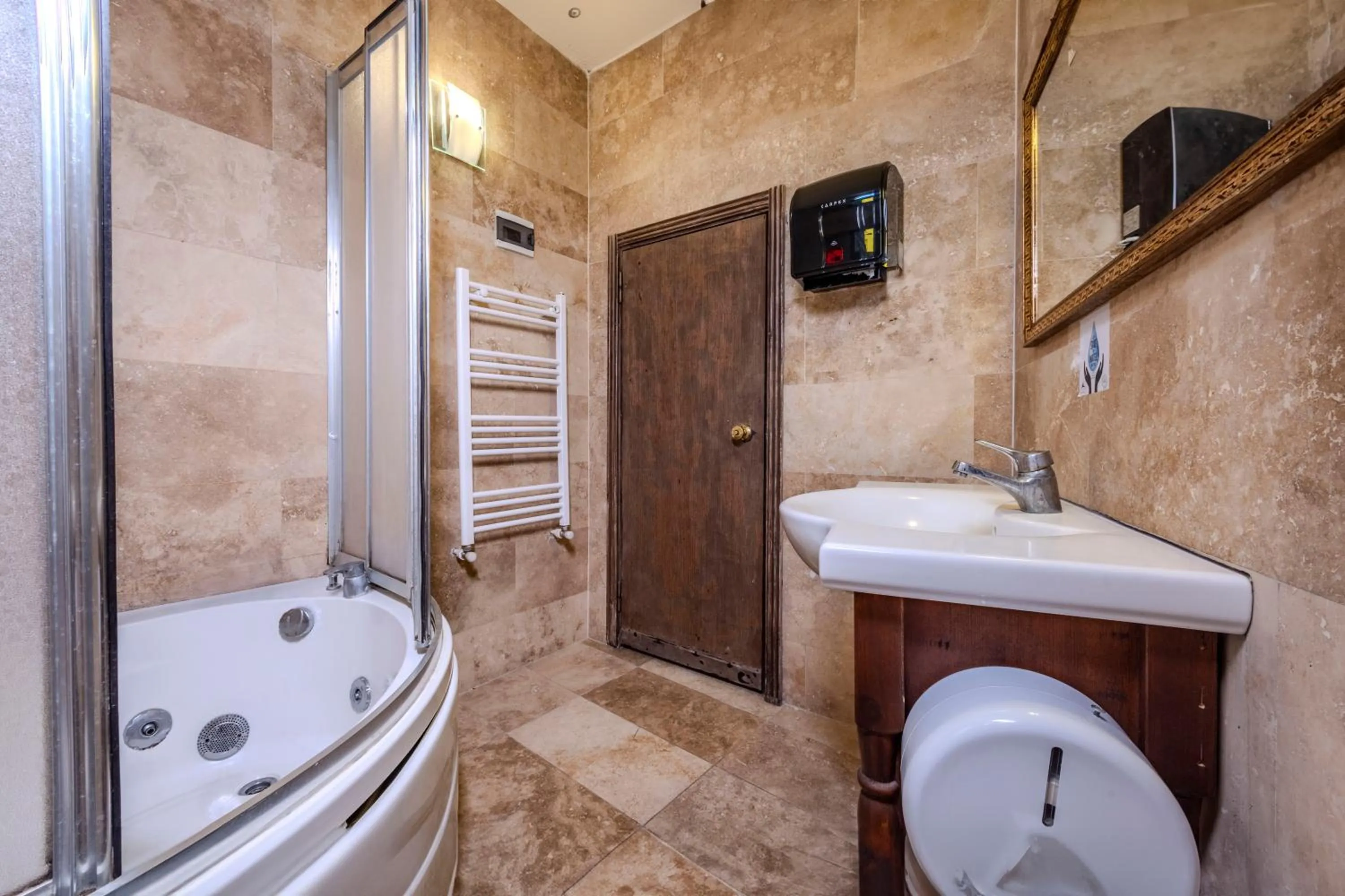 Shower in Ascension Cave Suites - Special Class