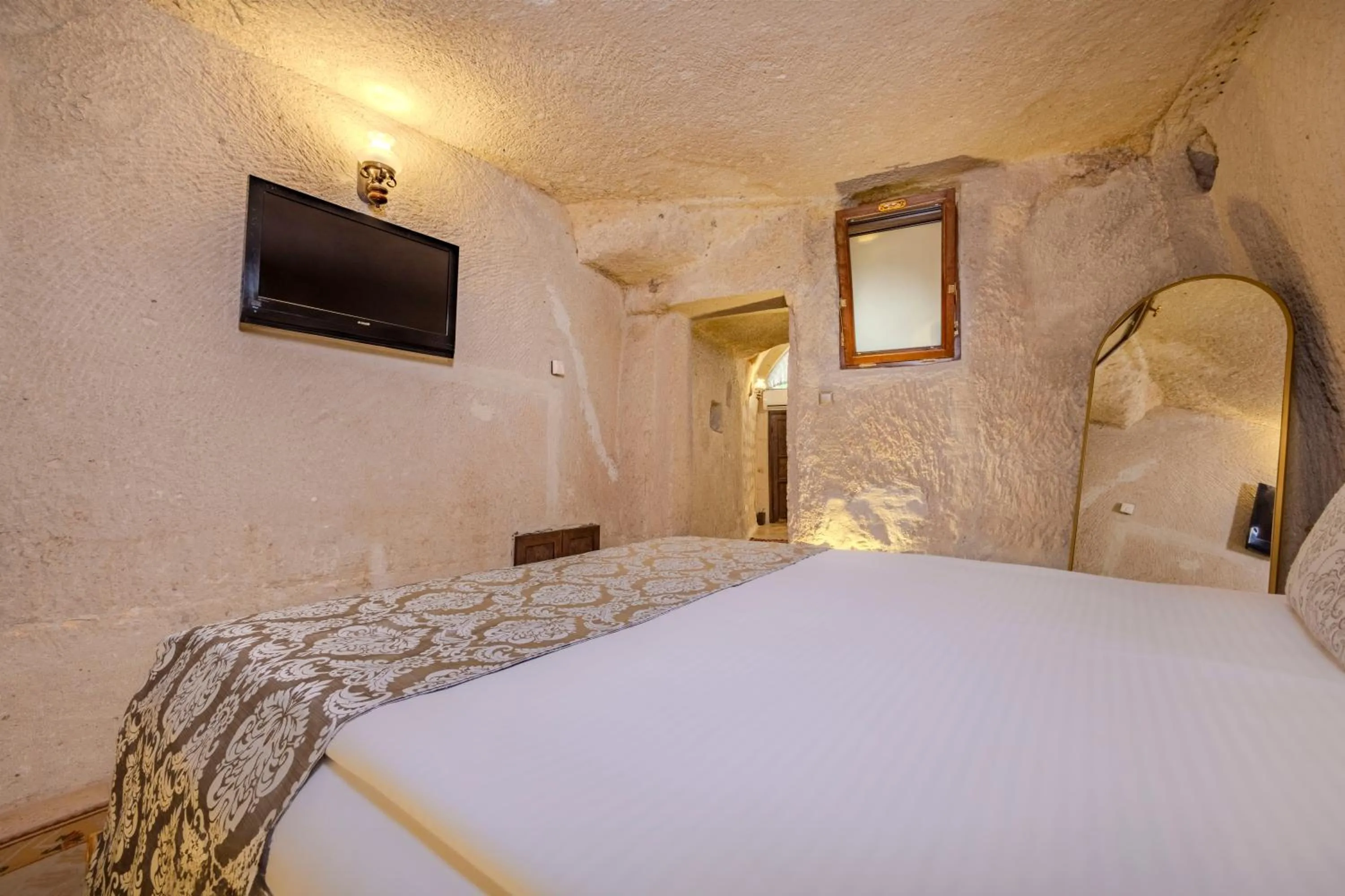 TV and multimedia, Bed in Ascension Cave Suites - Special Class