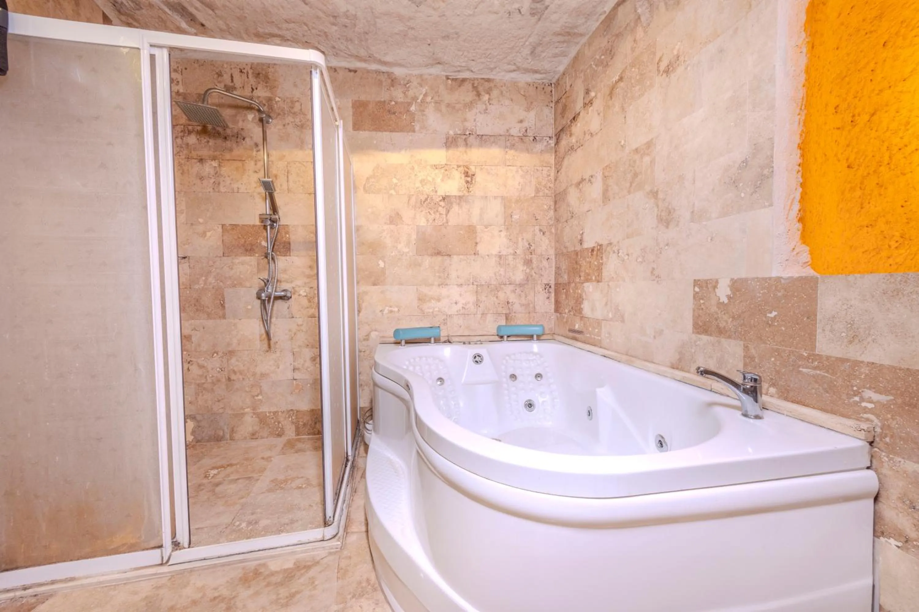 Shower in Ascension Cave Suites - Special Class