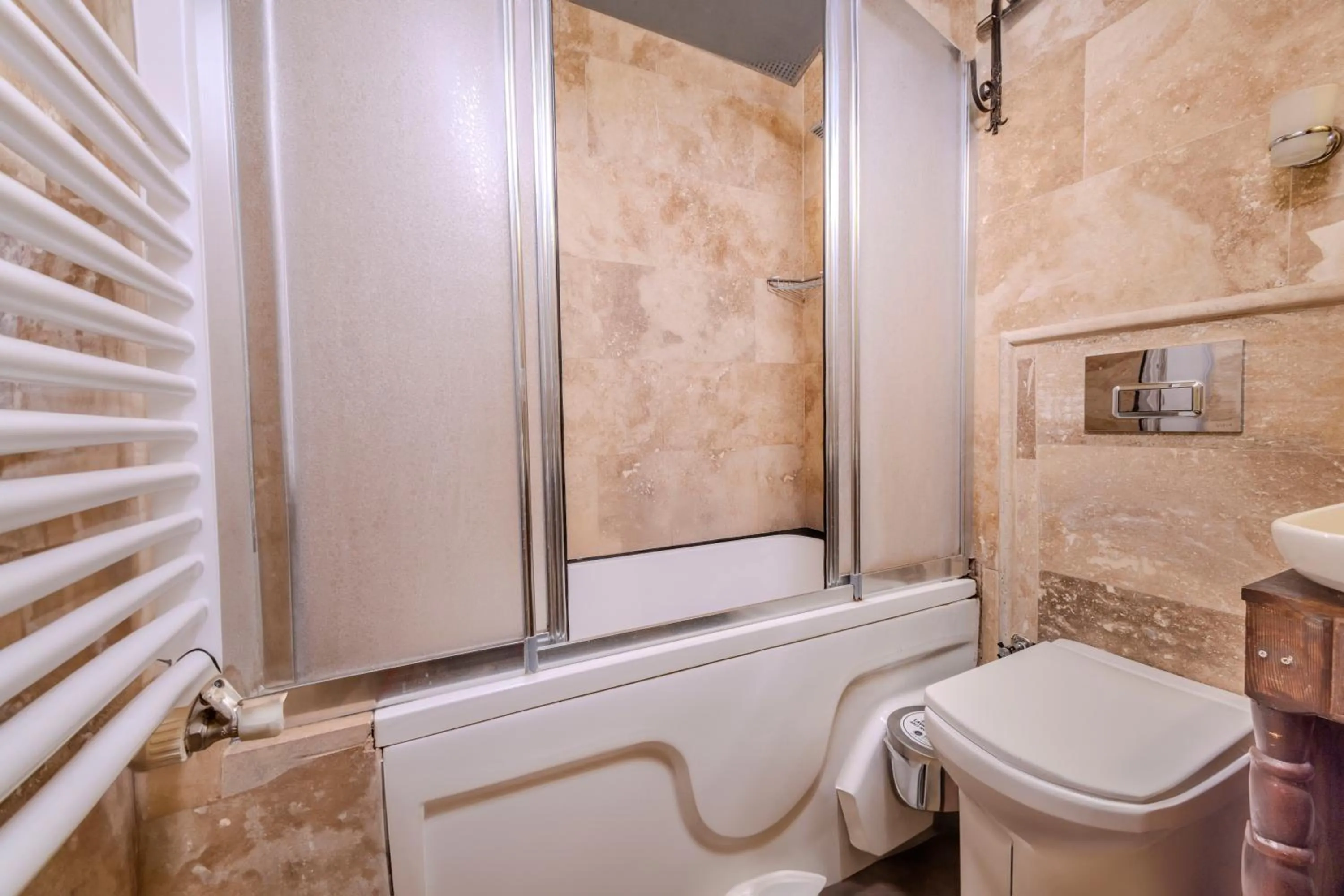 Shower in Ascension Cave Suites - Special Class