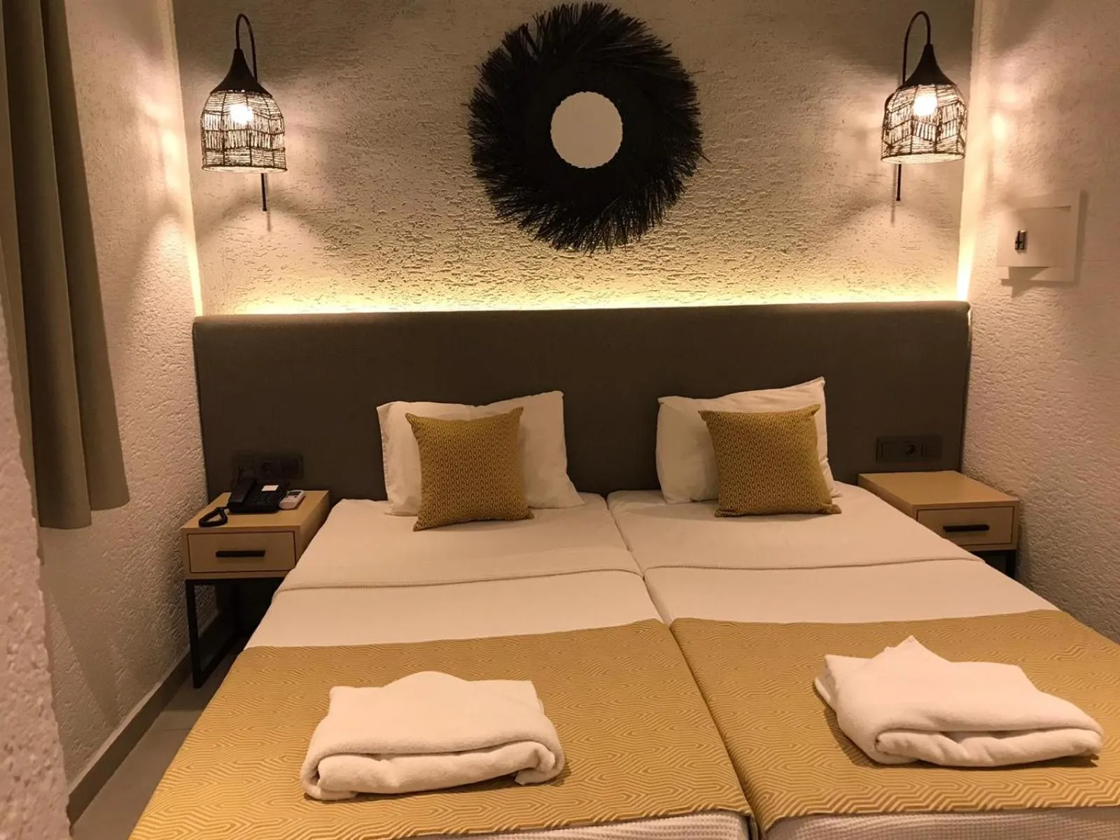 Bedroom, Bed in Grand Aquarium