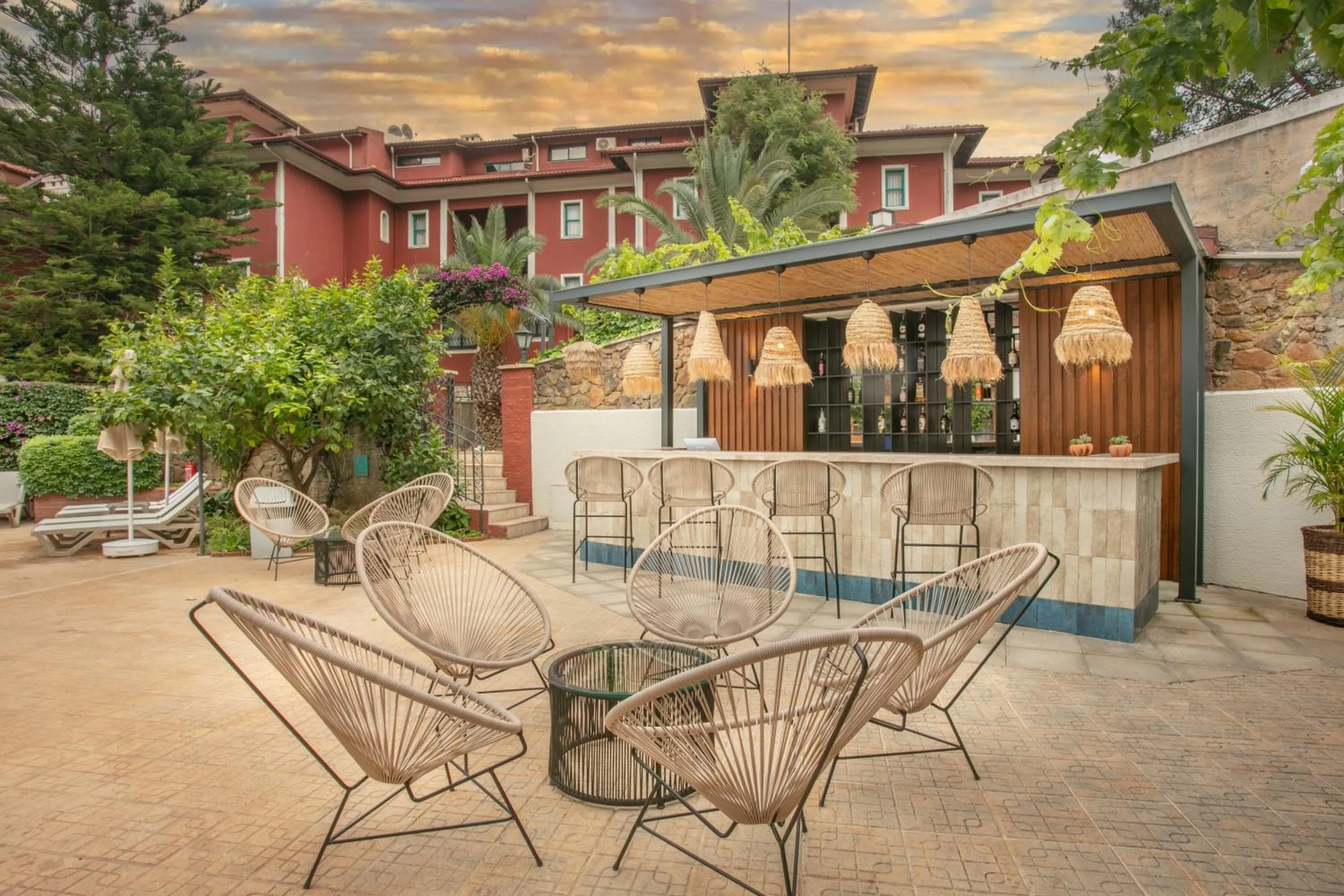 Restaurant/places to eat in Grand Aquarium