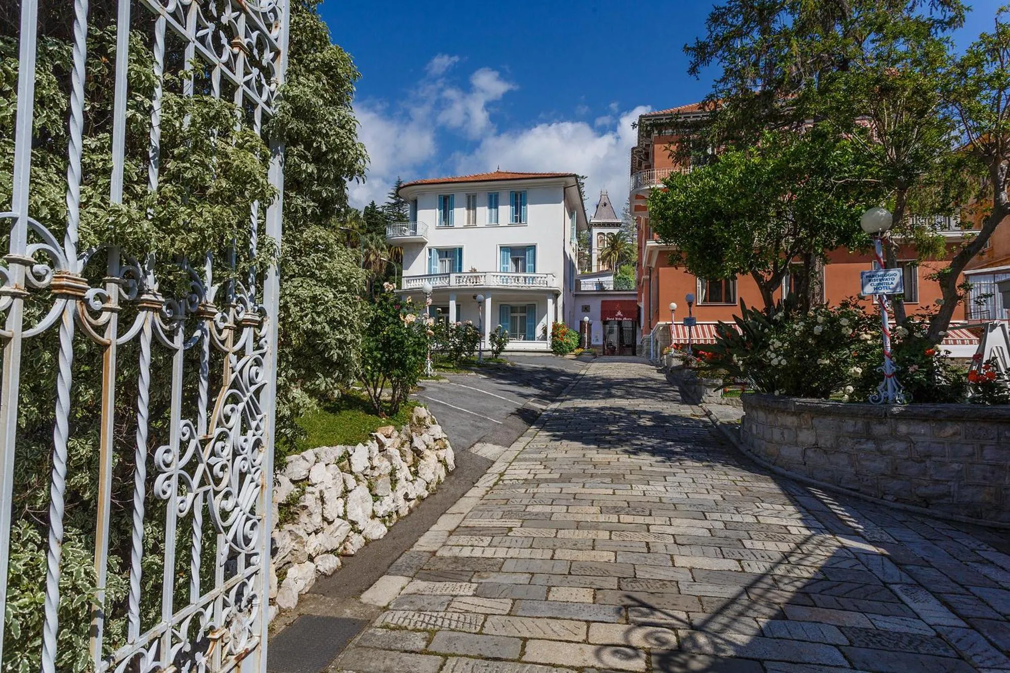 Facade/entrance in Hotel Villa Maria