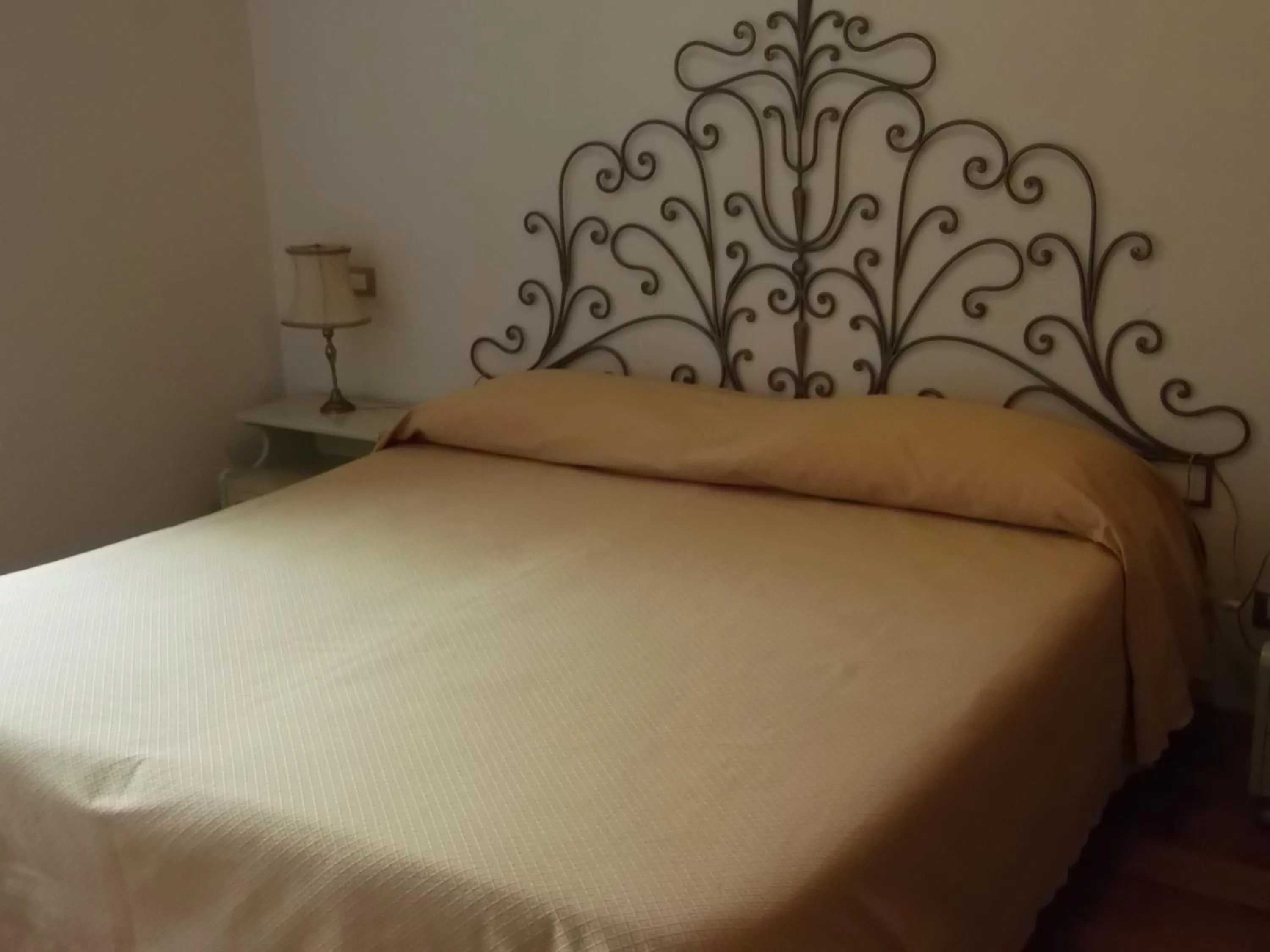 Decorative detail, Bed in Hotel Villa Maria