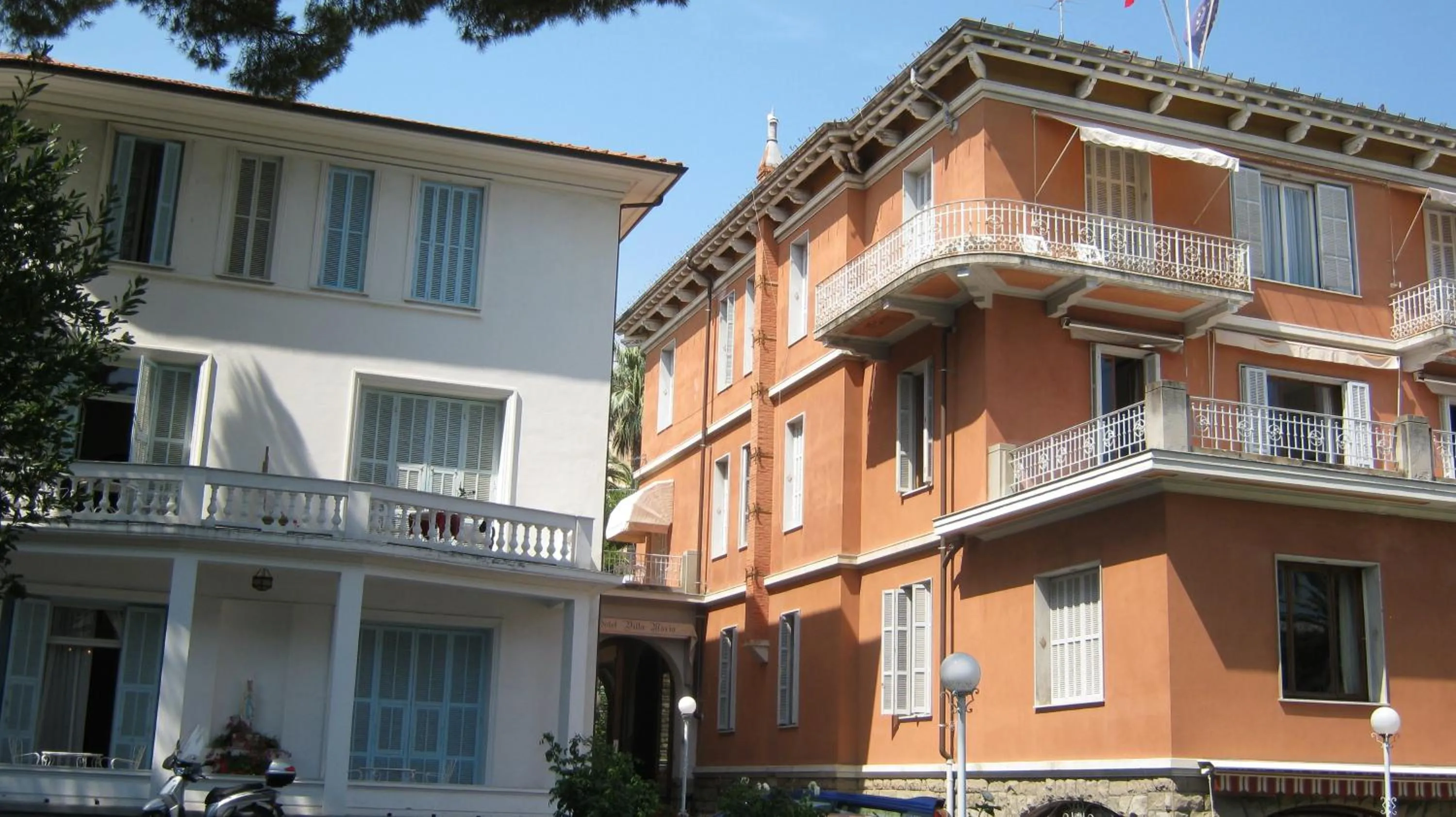 Facade/entrance in Hotel Villa Maria