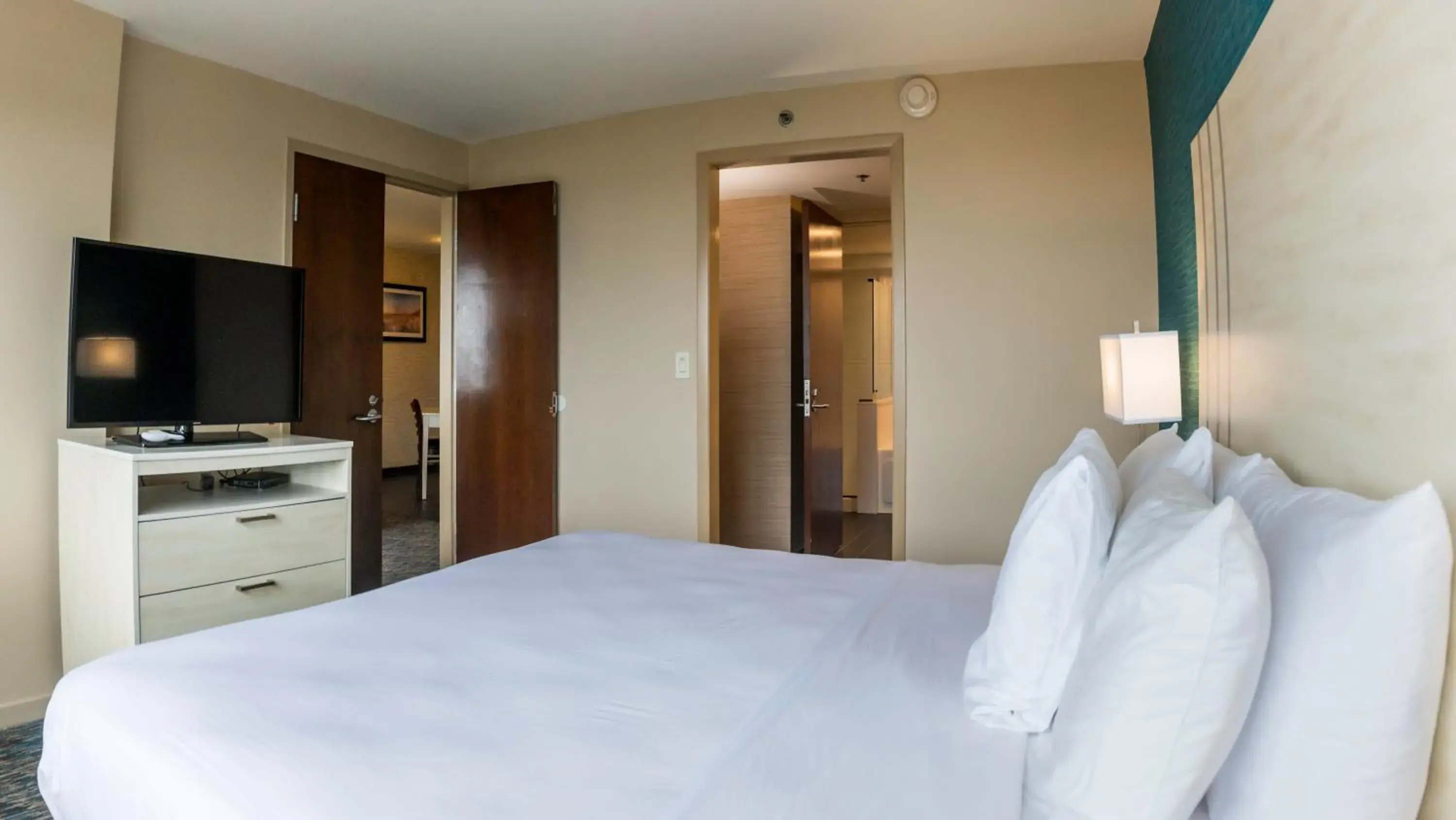 Single Room - Disability Access in Illinois Beach Hotel Single Room - Disability Access in Illinois Beach Hotel