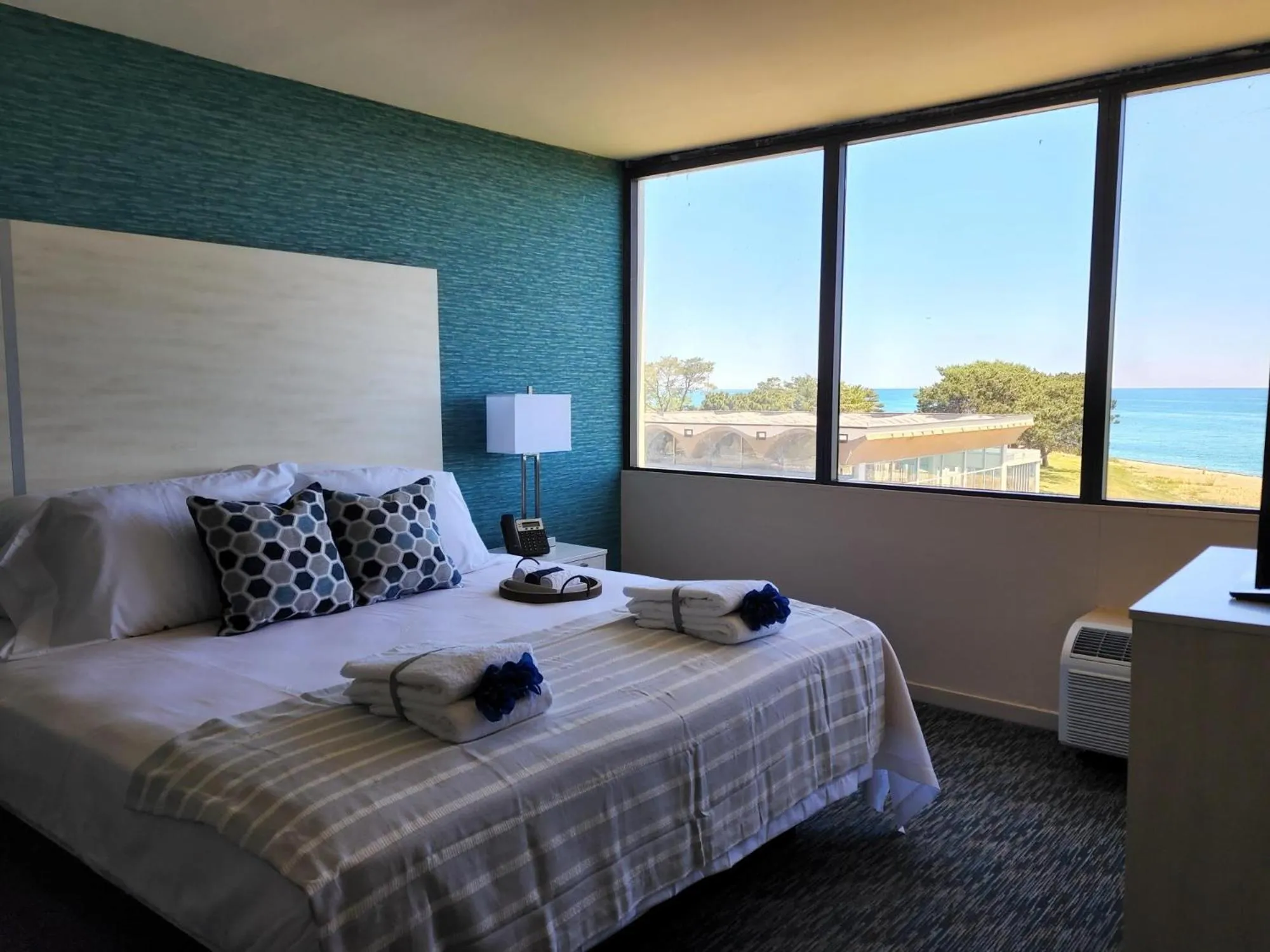 Bed in Illinois Beach Hotel