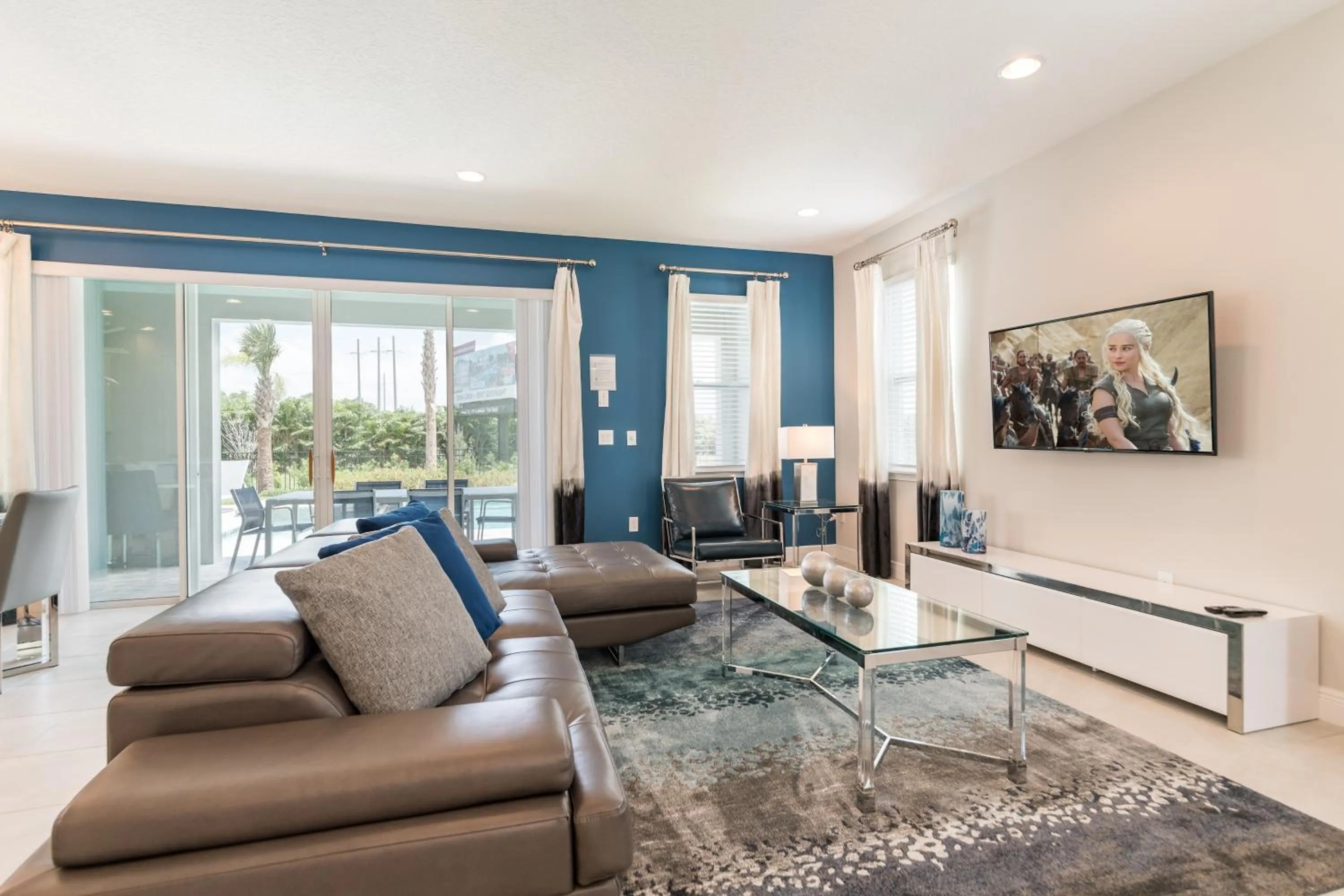 Communal lounge/ TV room in Encore Resort and Water Park at Reunion by Rentyl