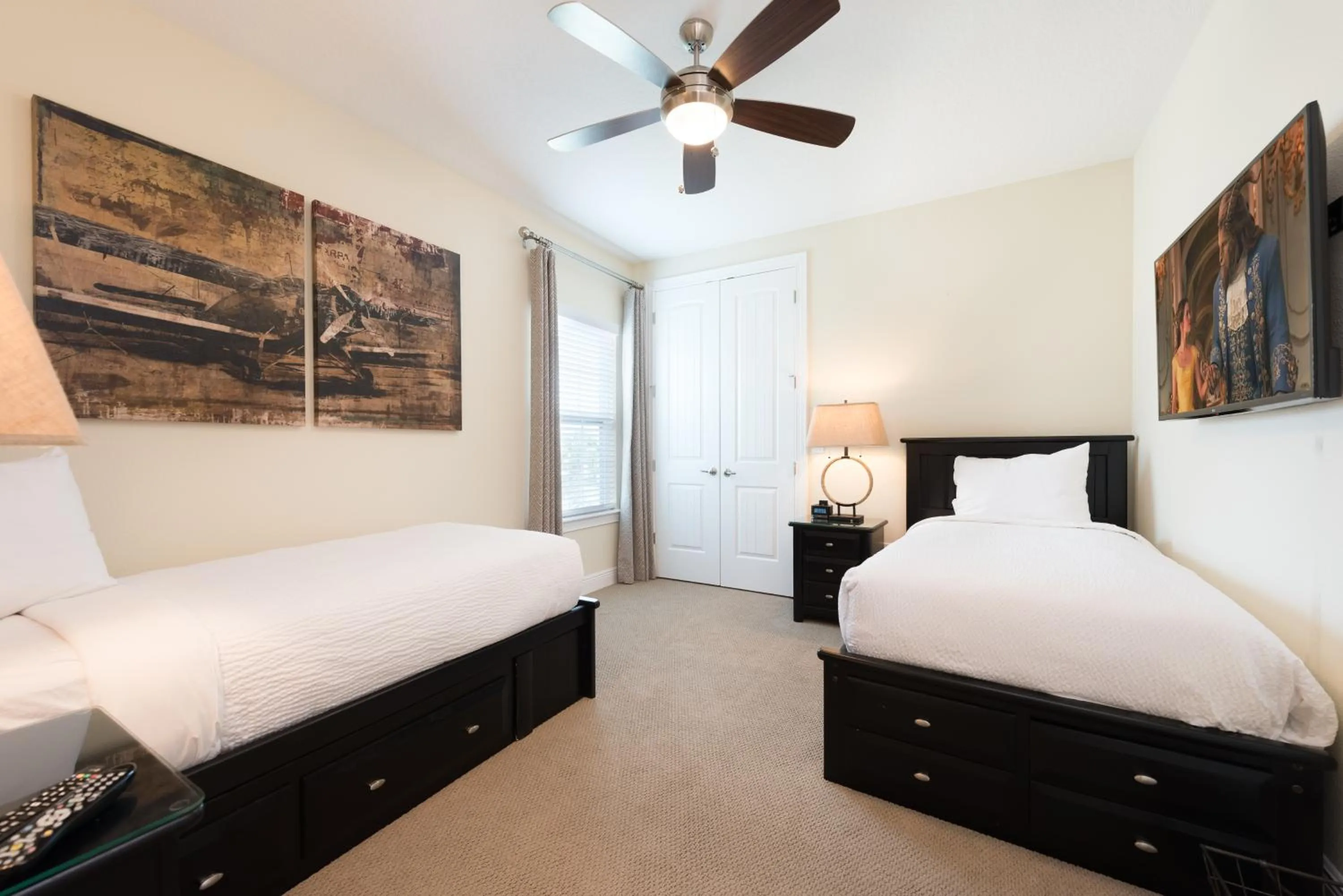 Bed in Encore Resort and Water Park at Reunion by Rentyl