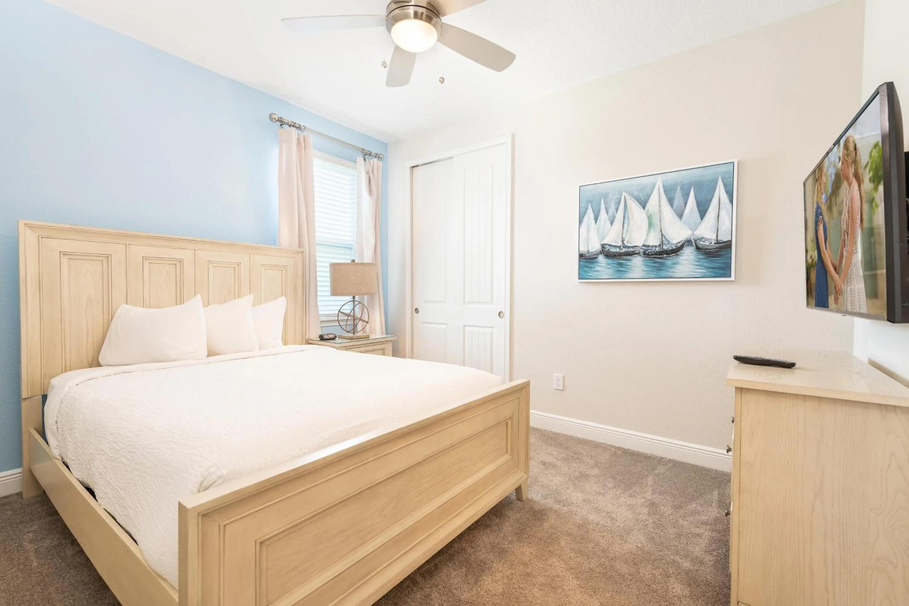 Bed in Encore Resort and Water Park at Reunion by Rentyl