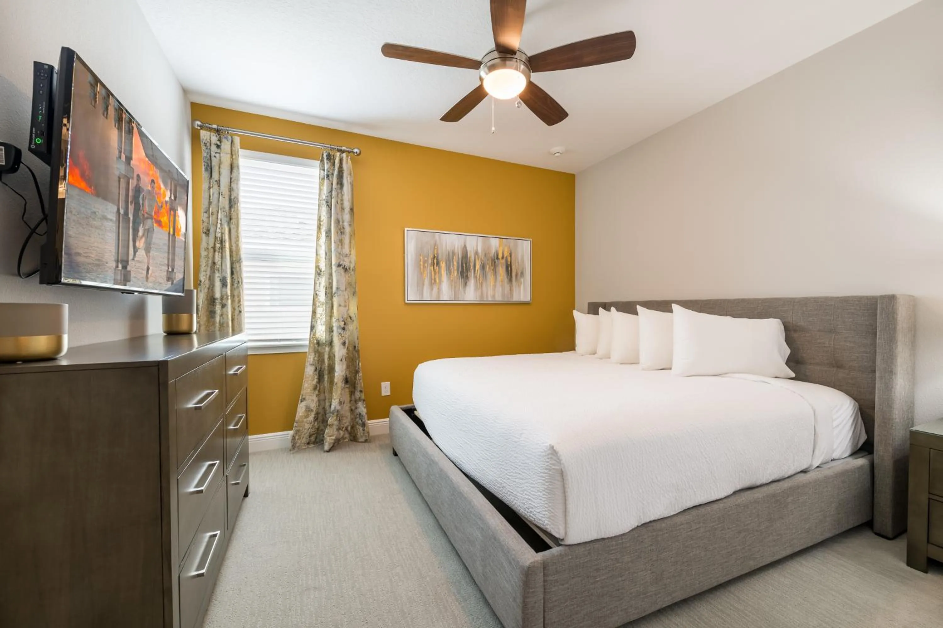 Bed in Encore Resort and Water Park at Reunion by Rentyl