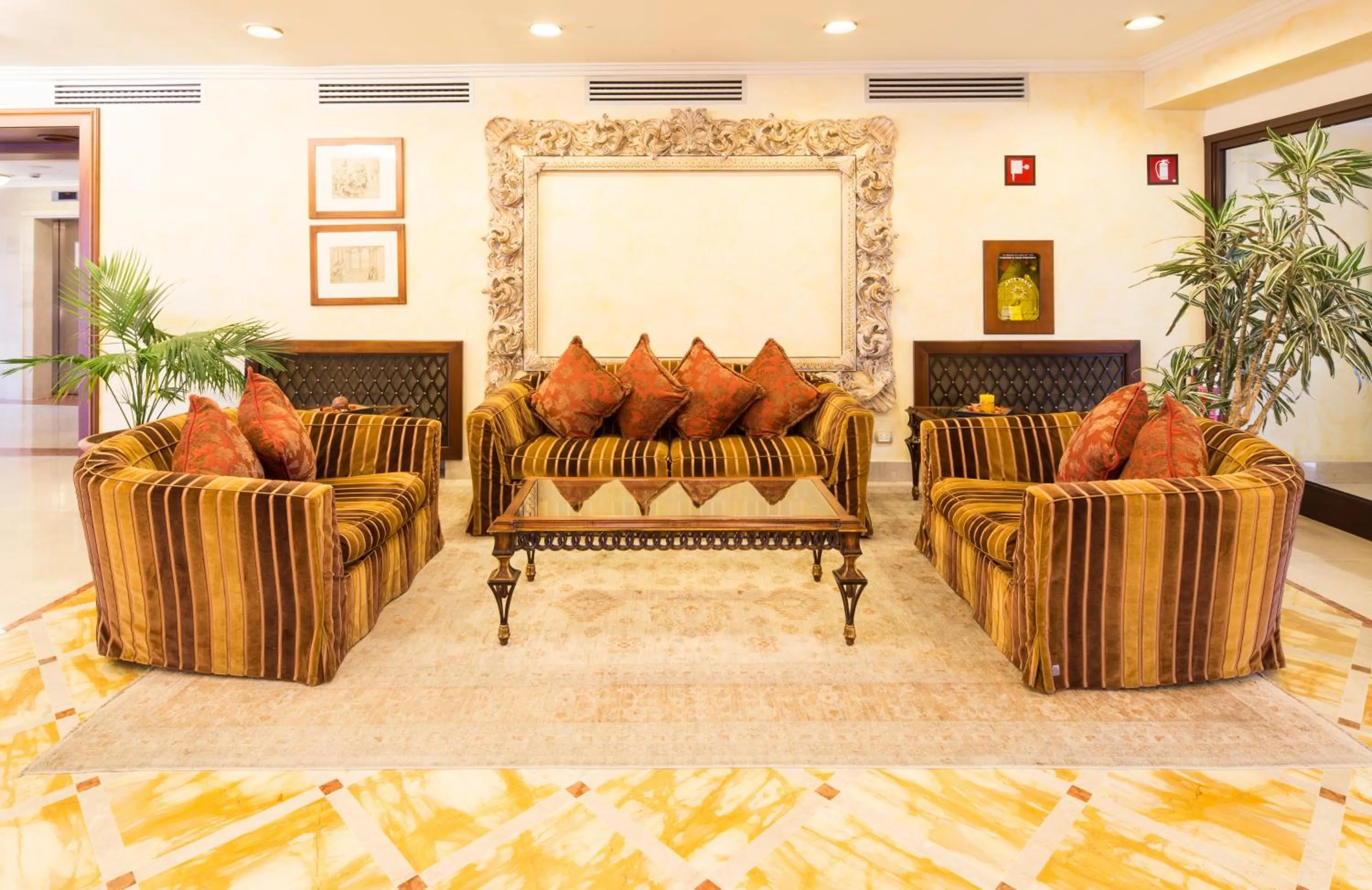 Lobby or reception in Mercure Petriolo Siena Terme Spa Hotel