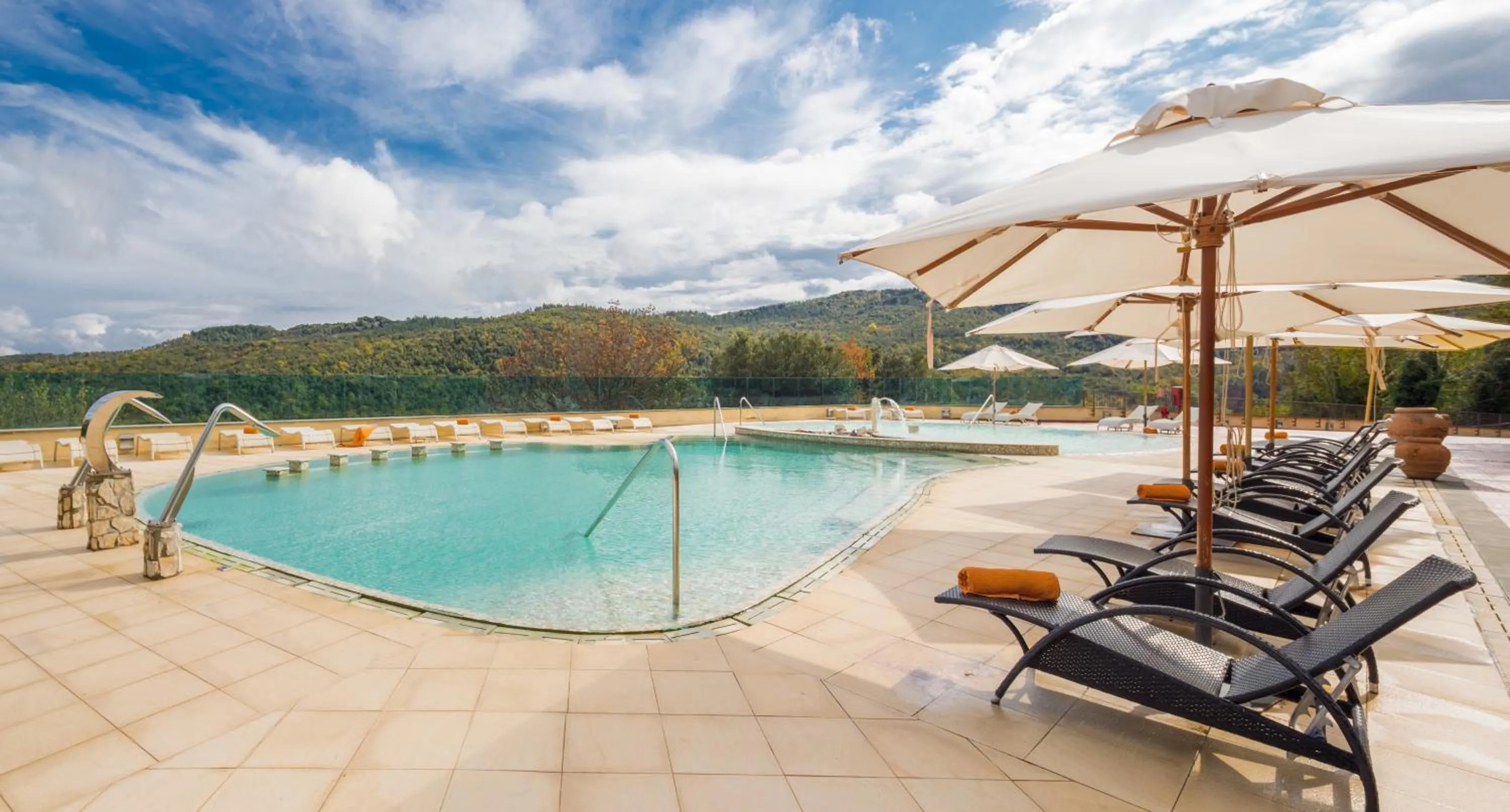 Hot Tub in Mercure Petriolo Siena Terme Spa Hotel