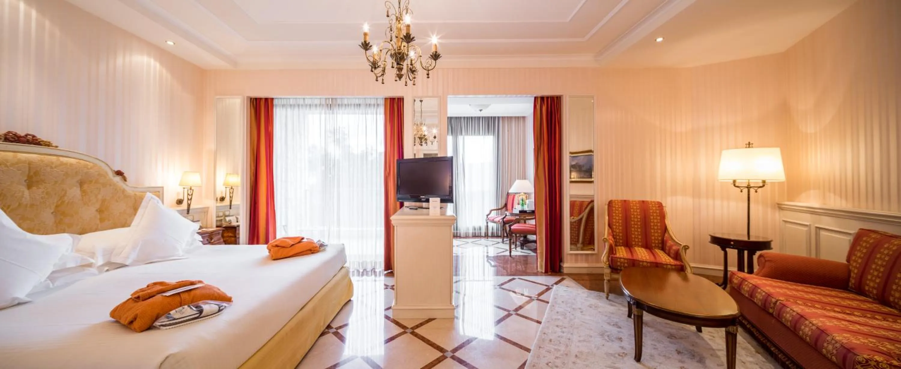 Photo of the whole room, Bed in Mercure Petriolo Siena Terme Spa Hotel