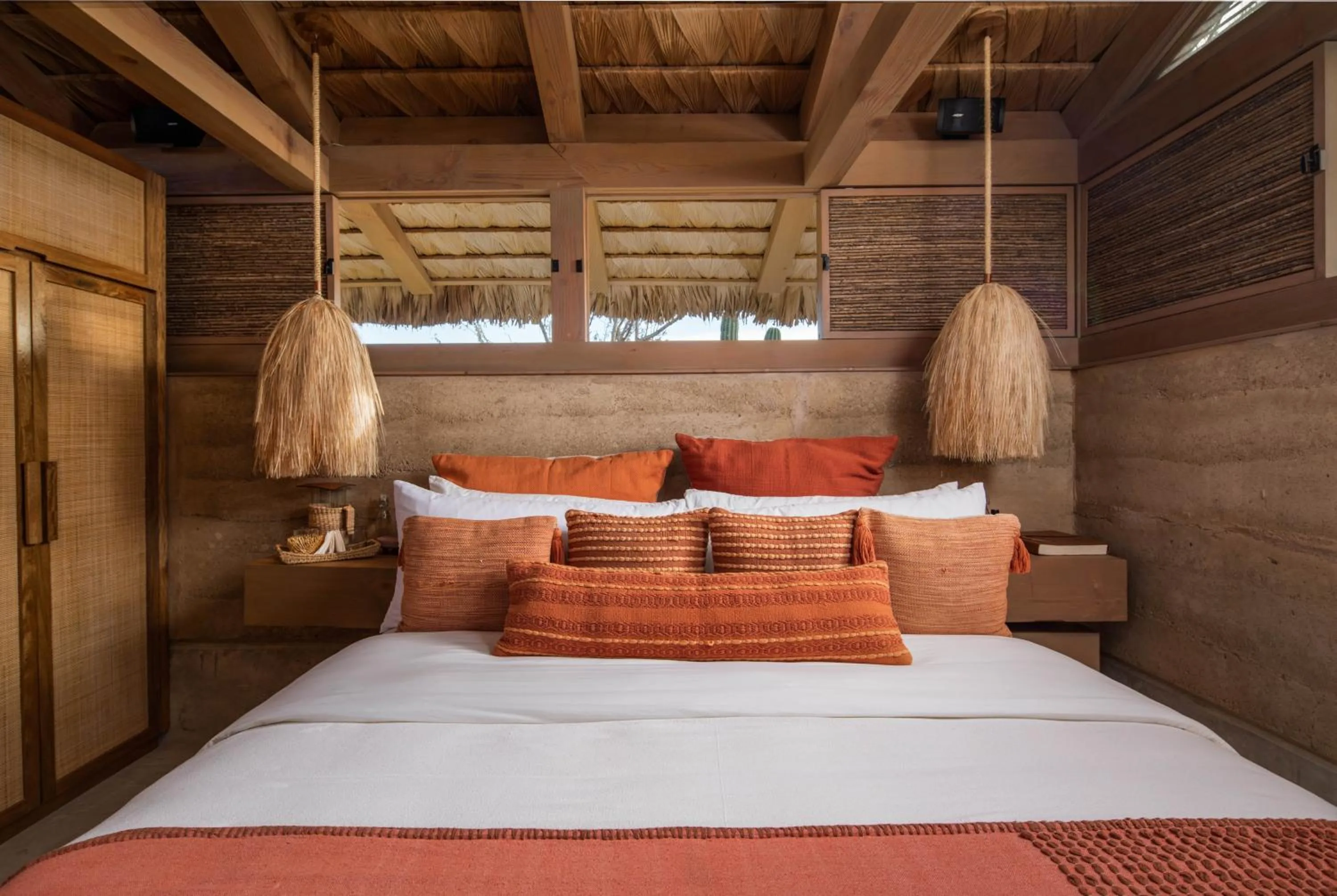 Bedroom, Bed in El Perdido Desert Dream