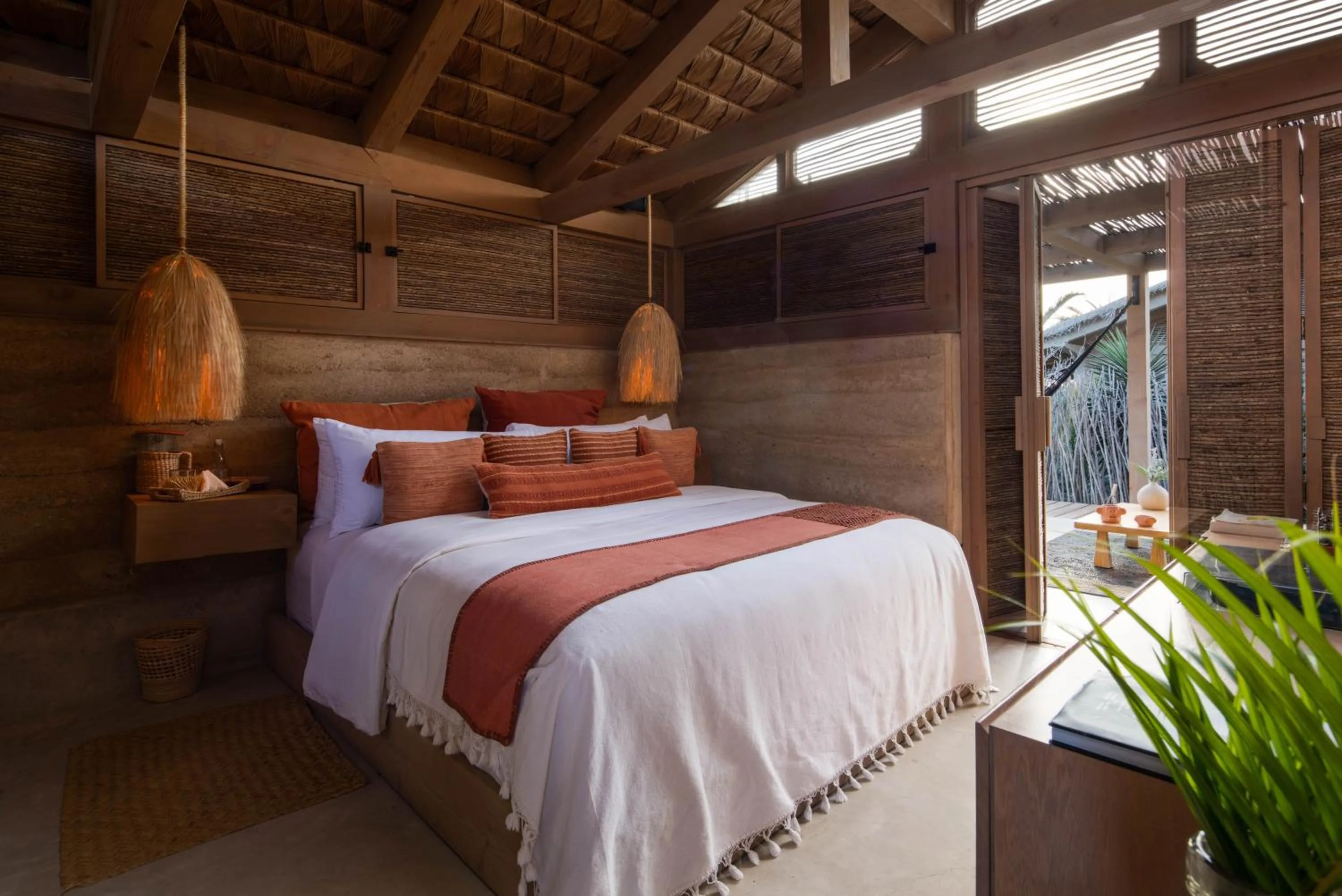 Bedroom, Bed in El Perdido Desert Dream