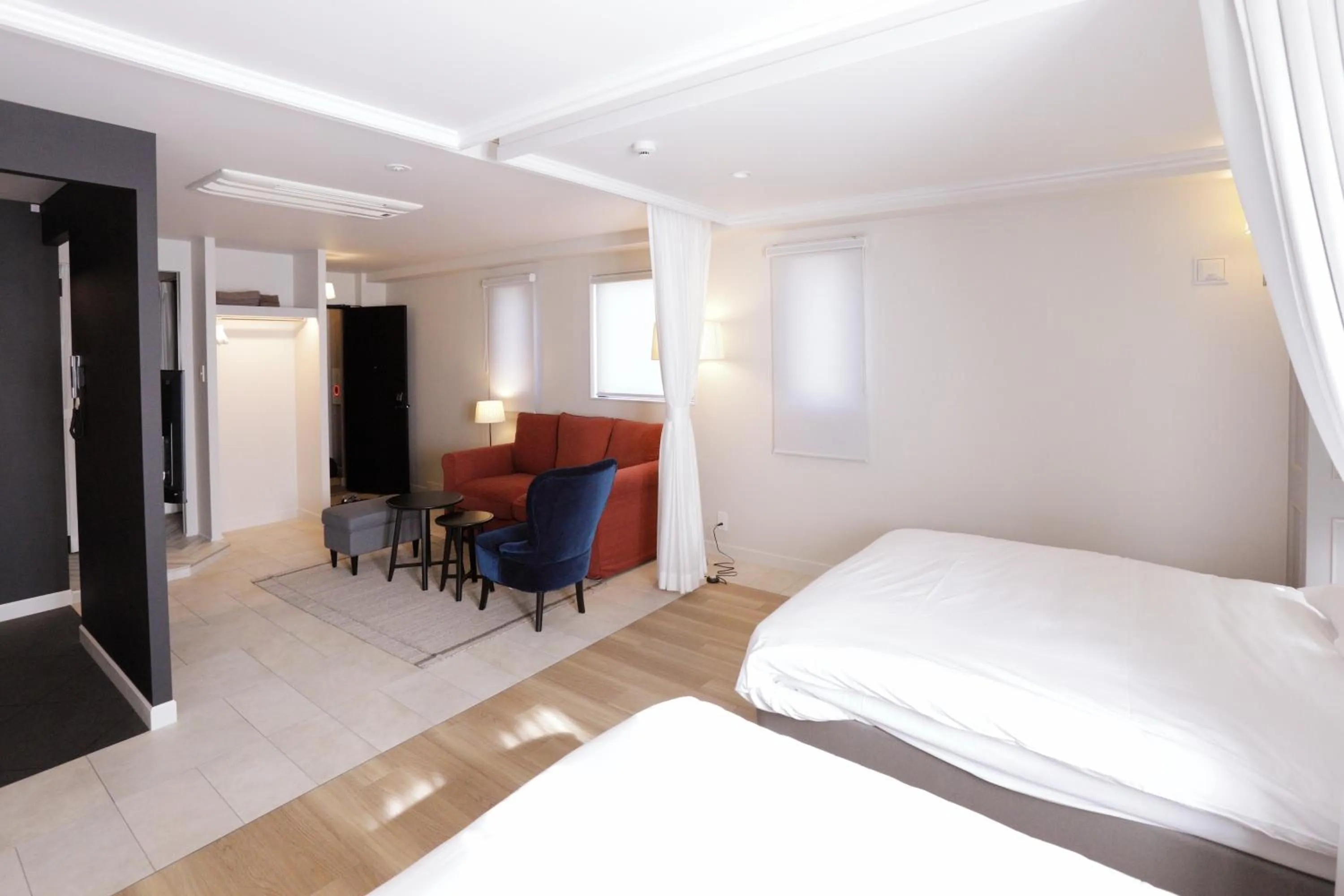 Living room, Bed in precious days inn