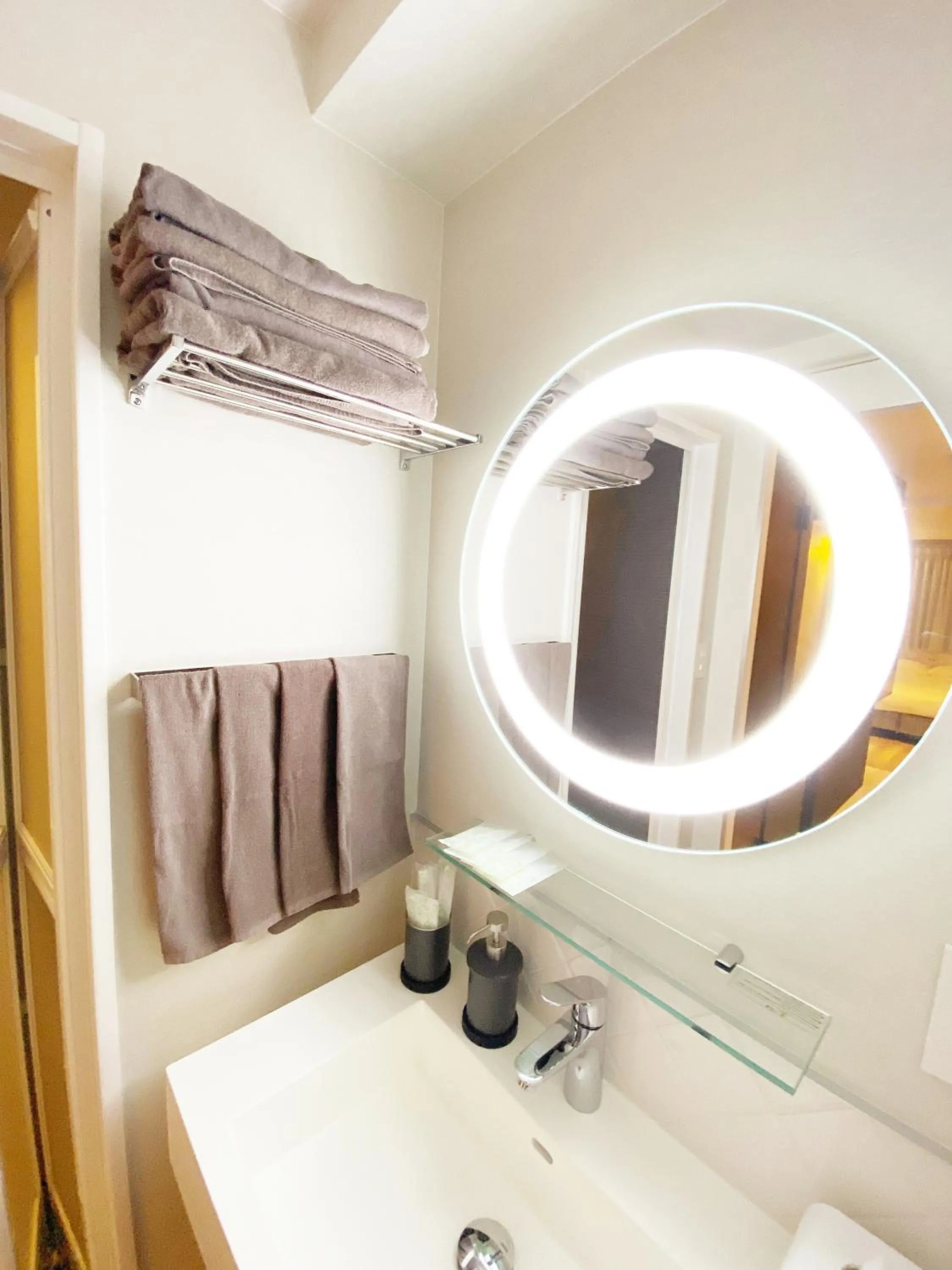 Bathroom in precious days inn