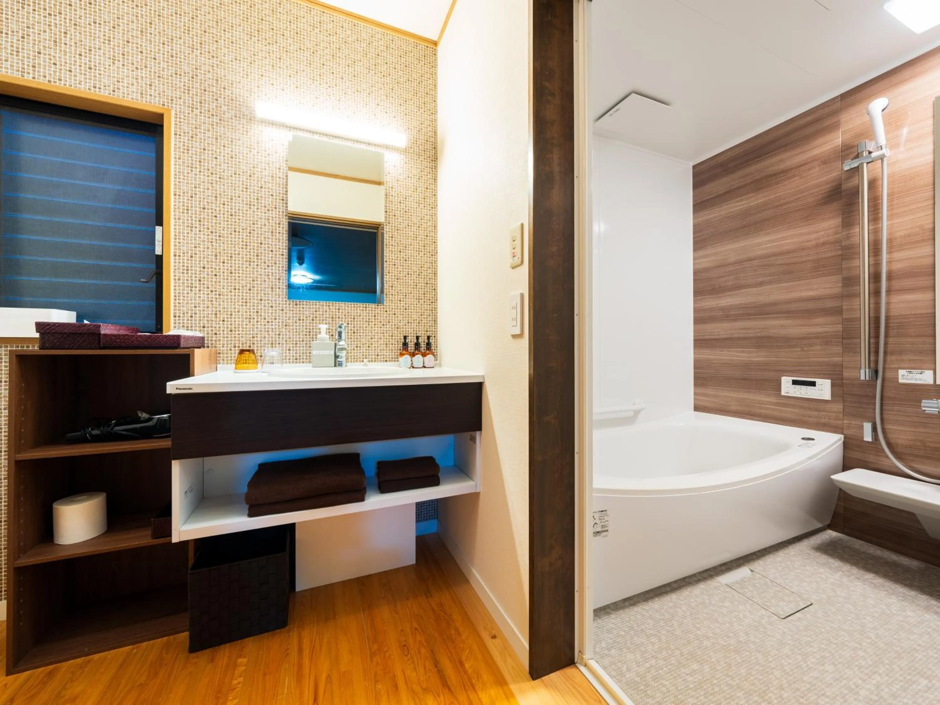 Bathroom, Bed in Yufuin Hanarenoyado Yukagetsu