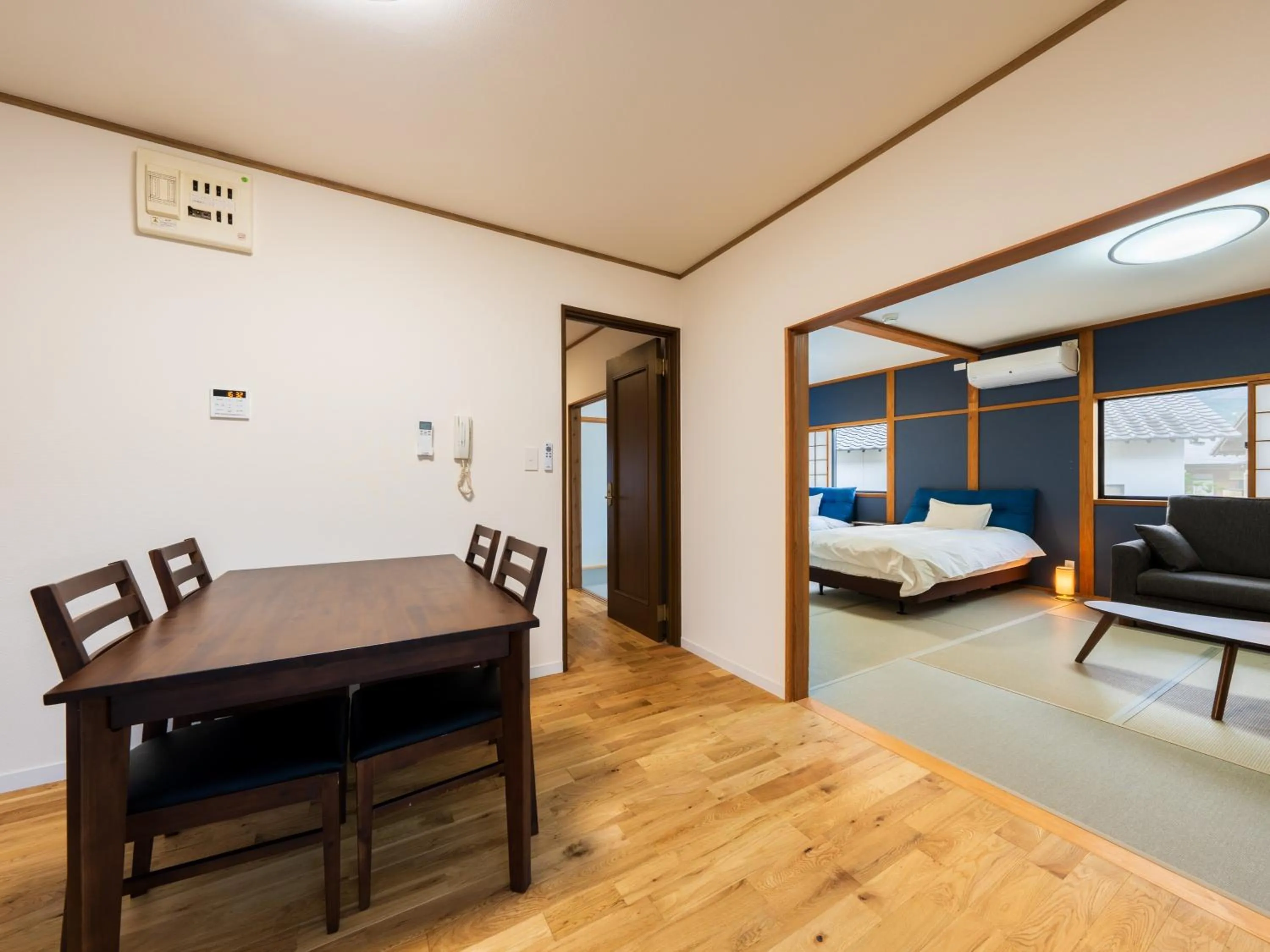 Photo of the whole room, Bed in Yufuin Hanarenoyado Yukagetsu