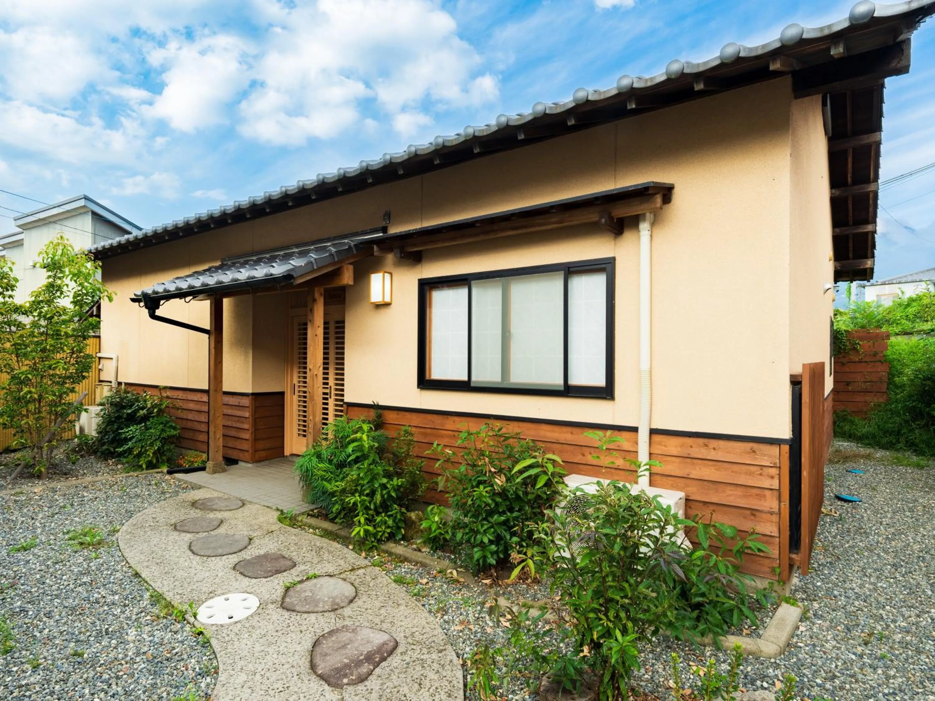 Property building in Yufuin Hanarenoyado Yukagetsu