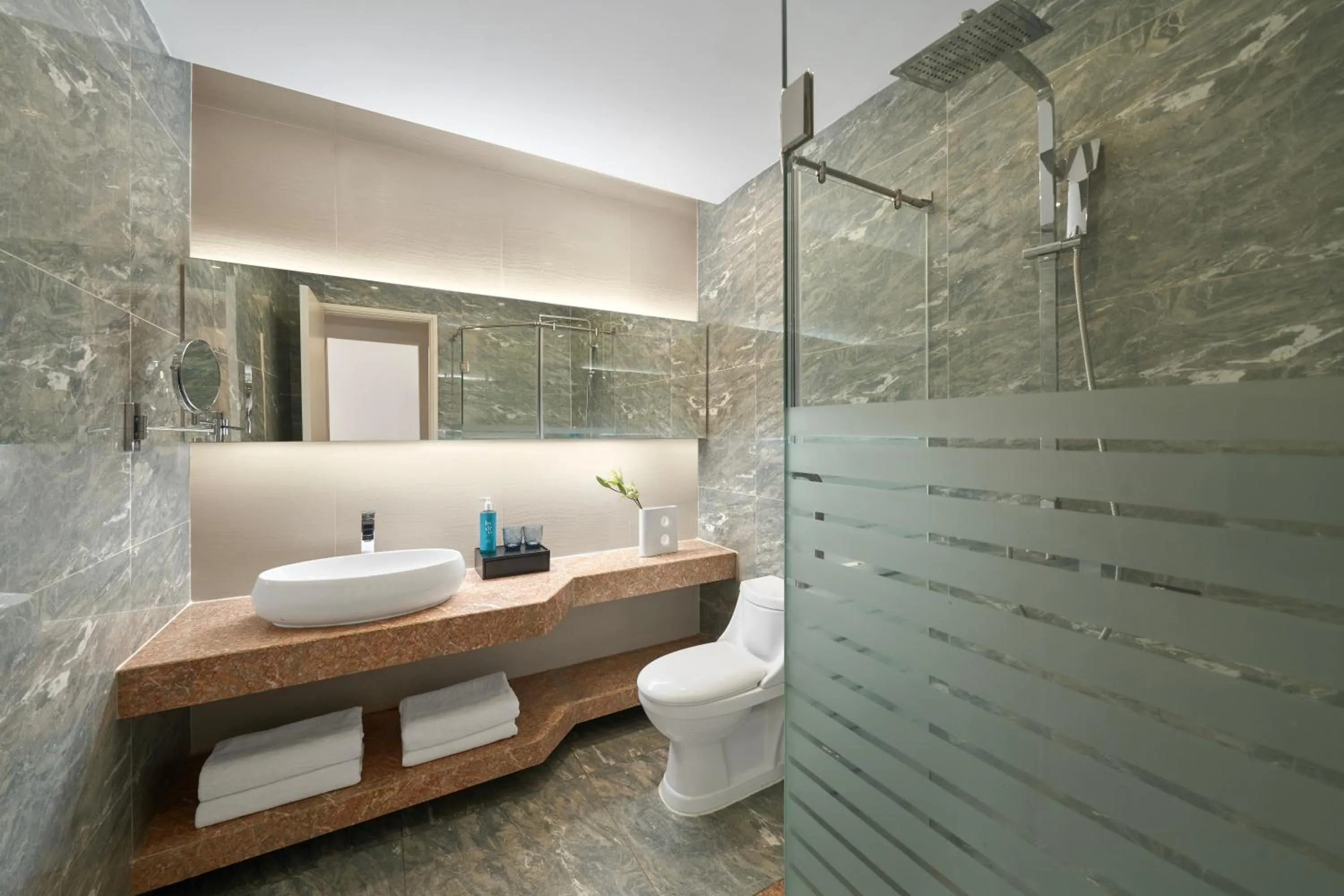 Shower in Oakwood Hotel & Apartments Saigon