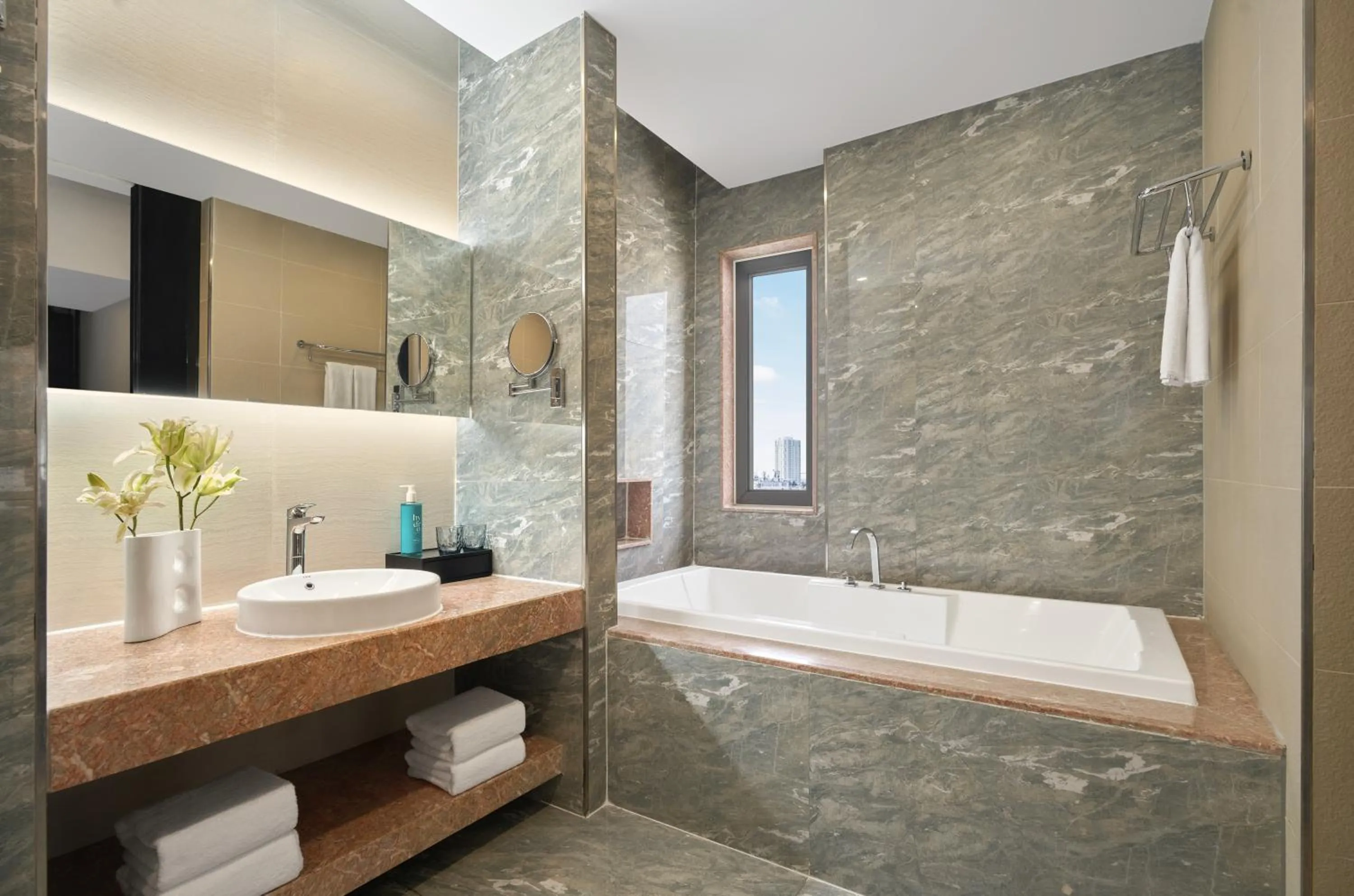 Bathroom in Oakwood Hotel & Apartments Saigon