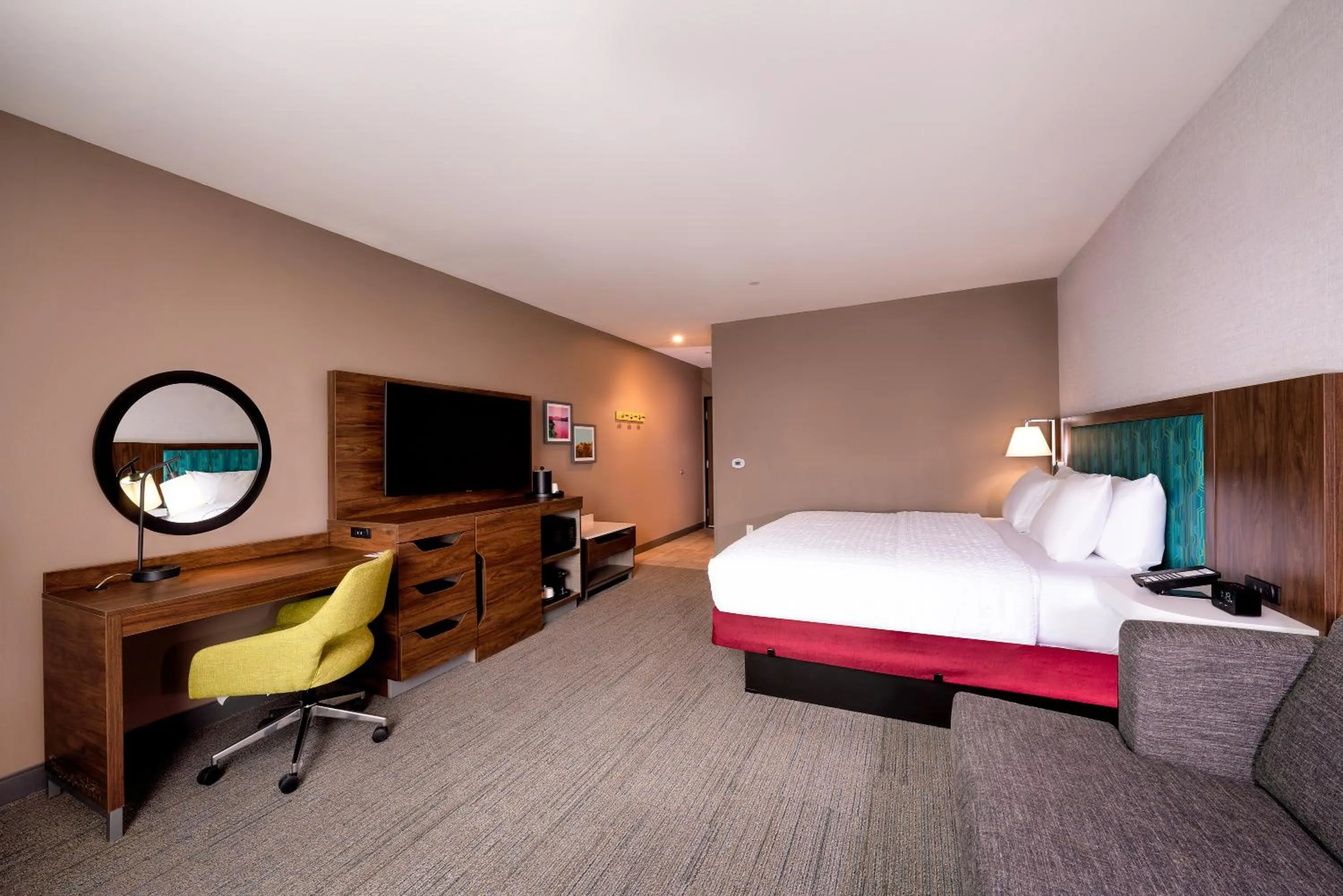 Bed in Hampton Inn Needles