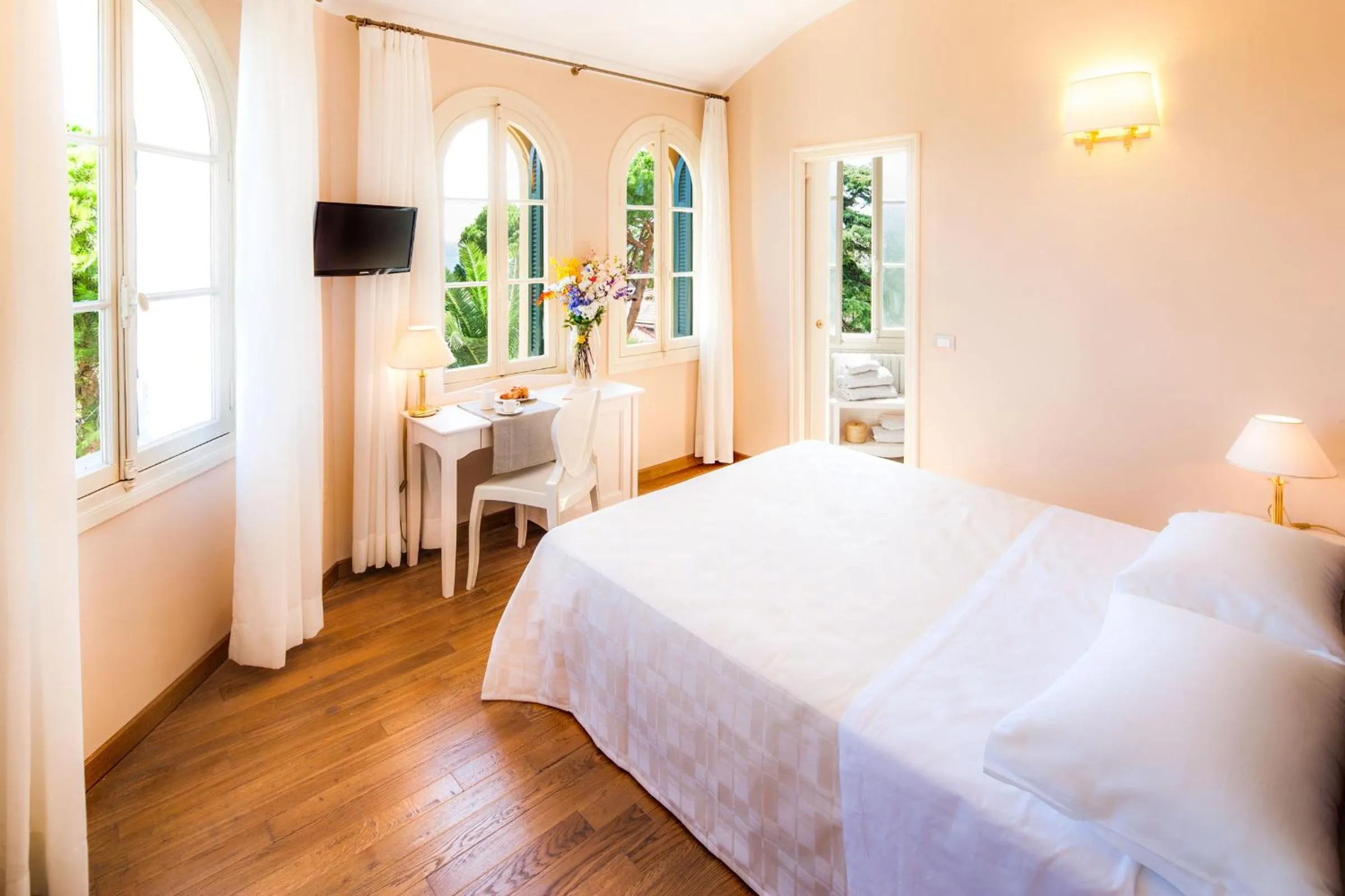 Photo of the whole room, Bed in Villa Sylva & Spa