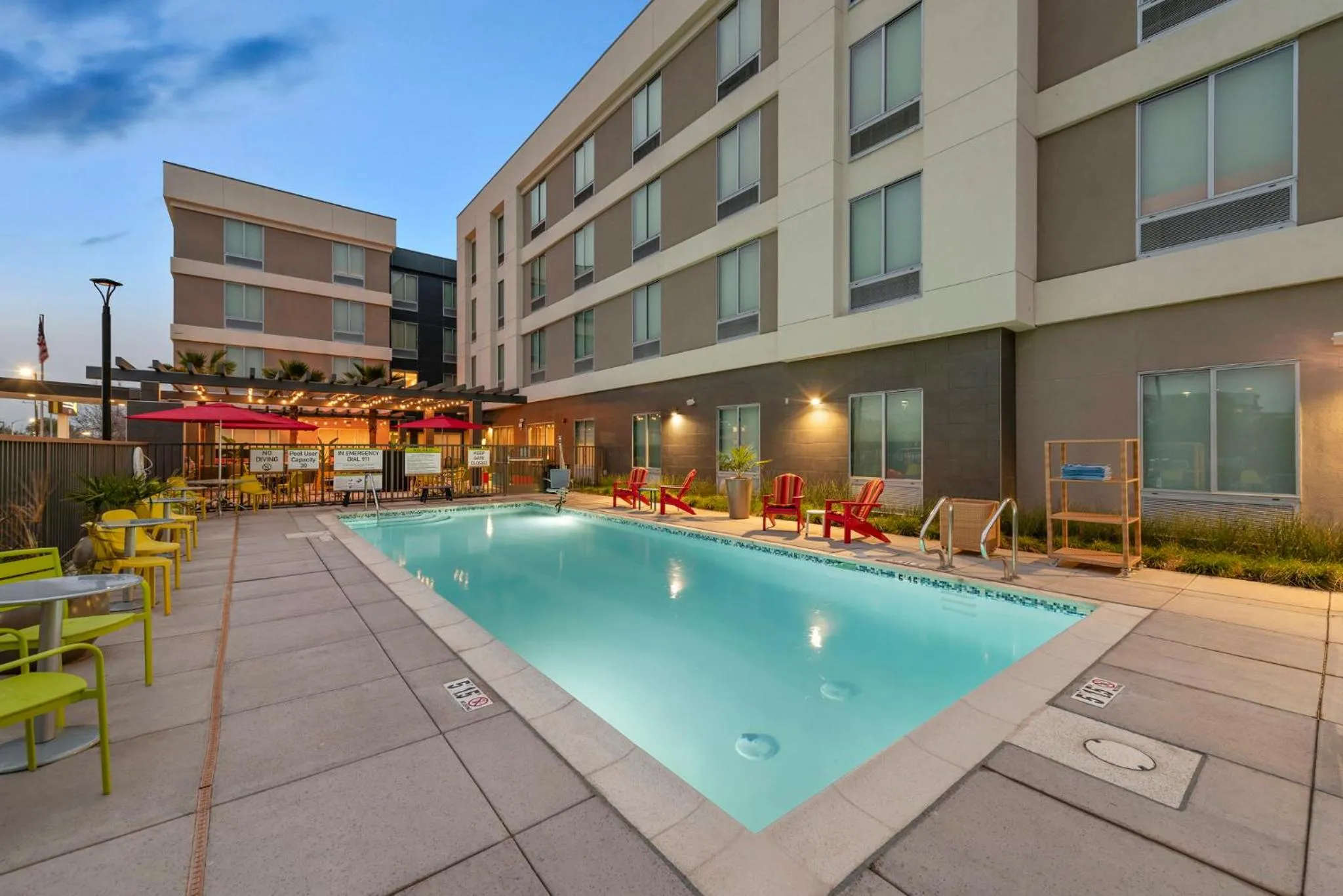 Swimming pool in Home2 Suites By Hilton San Bernardino