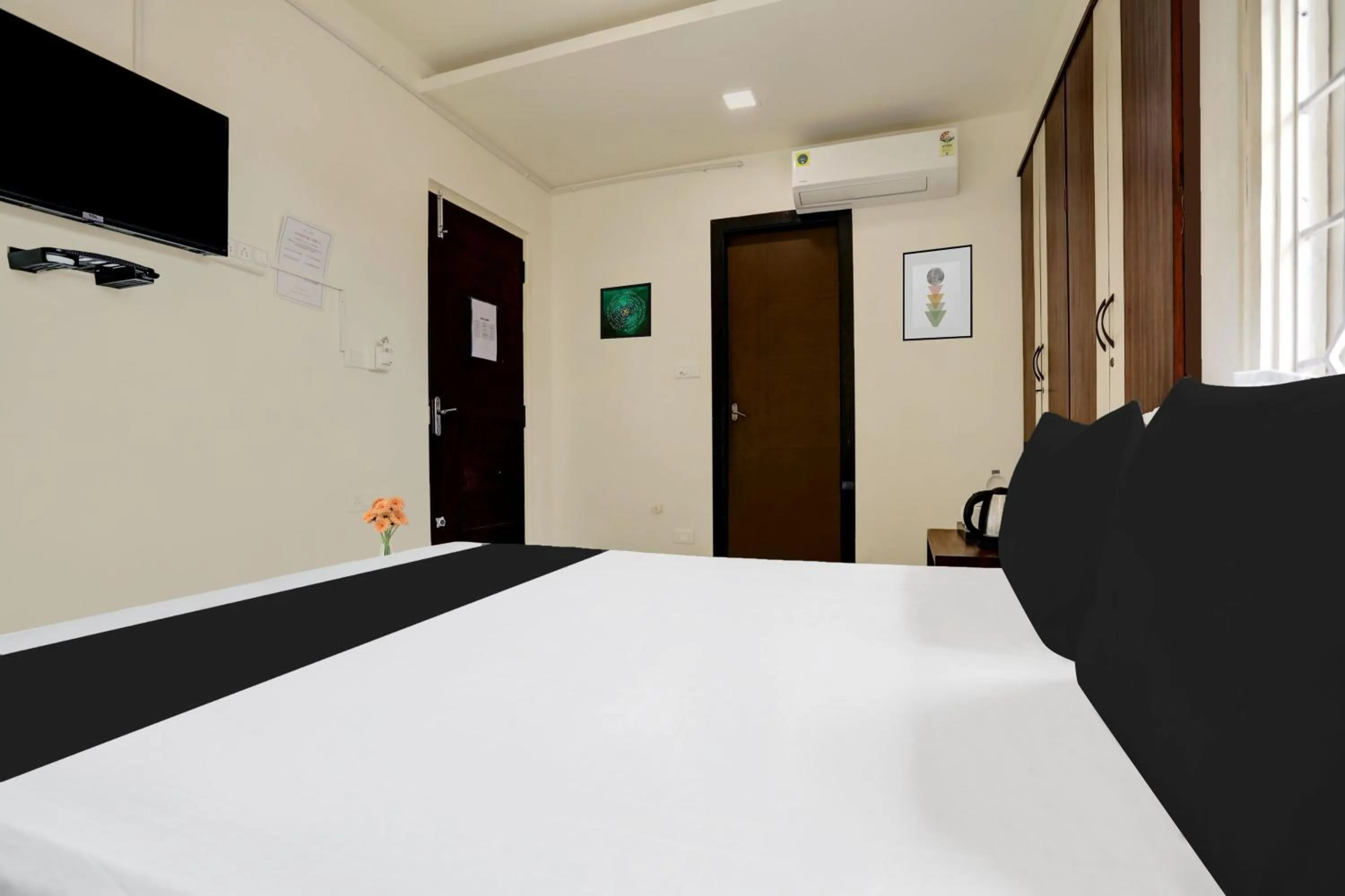 Bedroom, Bed in Super Hotel O Ashok Nagar Near JNTU College