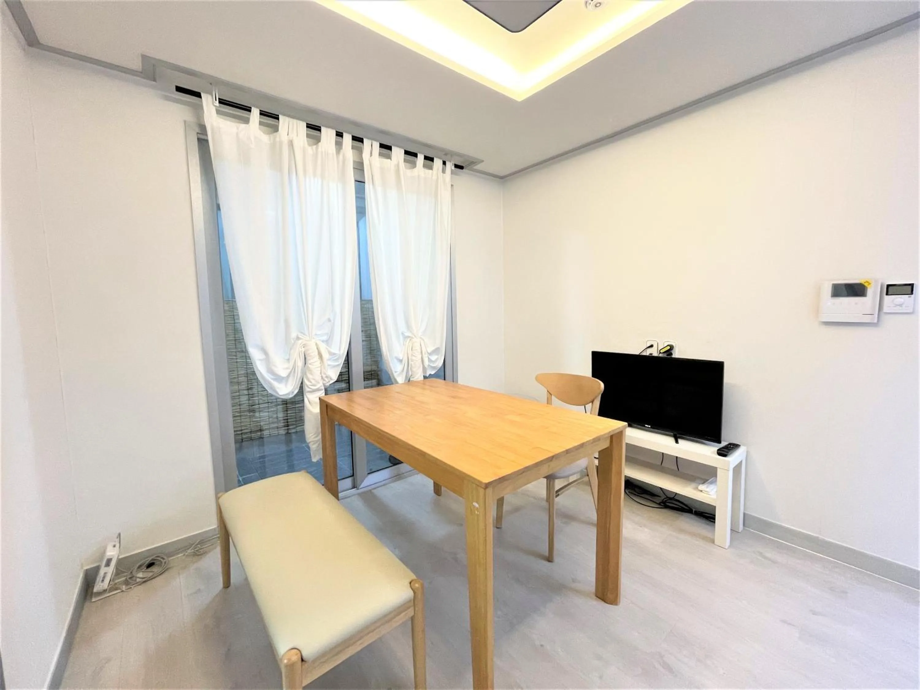TV and multimedia in W Premium Guesthouse Incheon airport