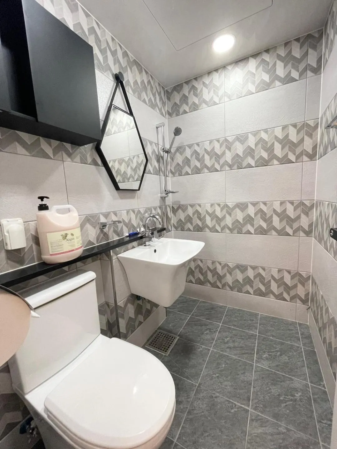 Toilet in W Premium Guesthouse Incheon airport