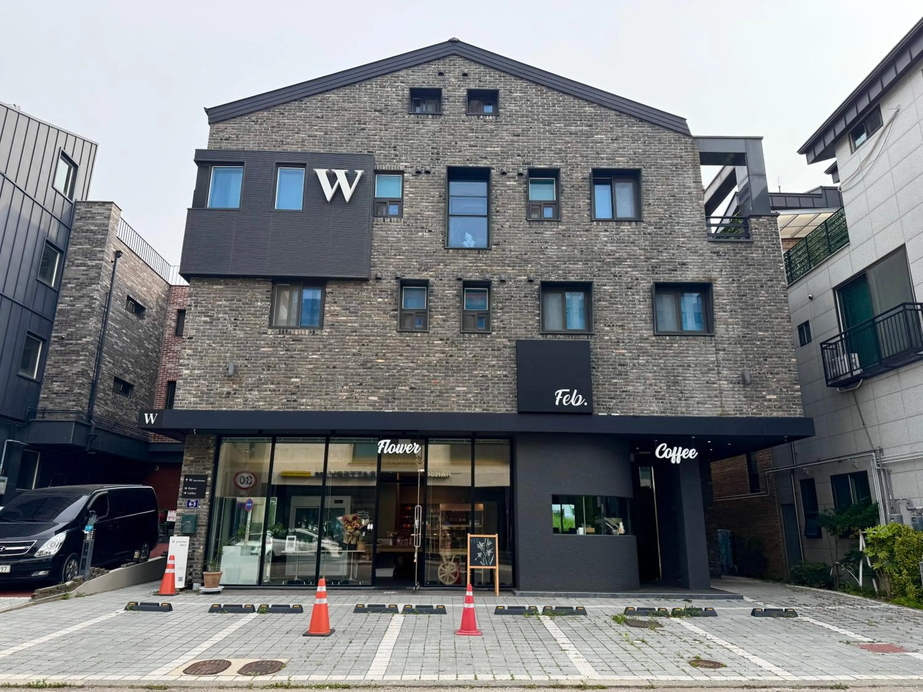 Property building in W Premium Guesthouse Incheon airport