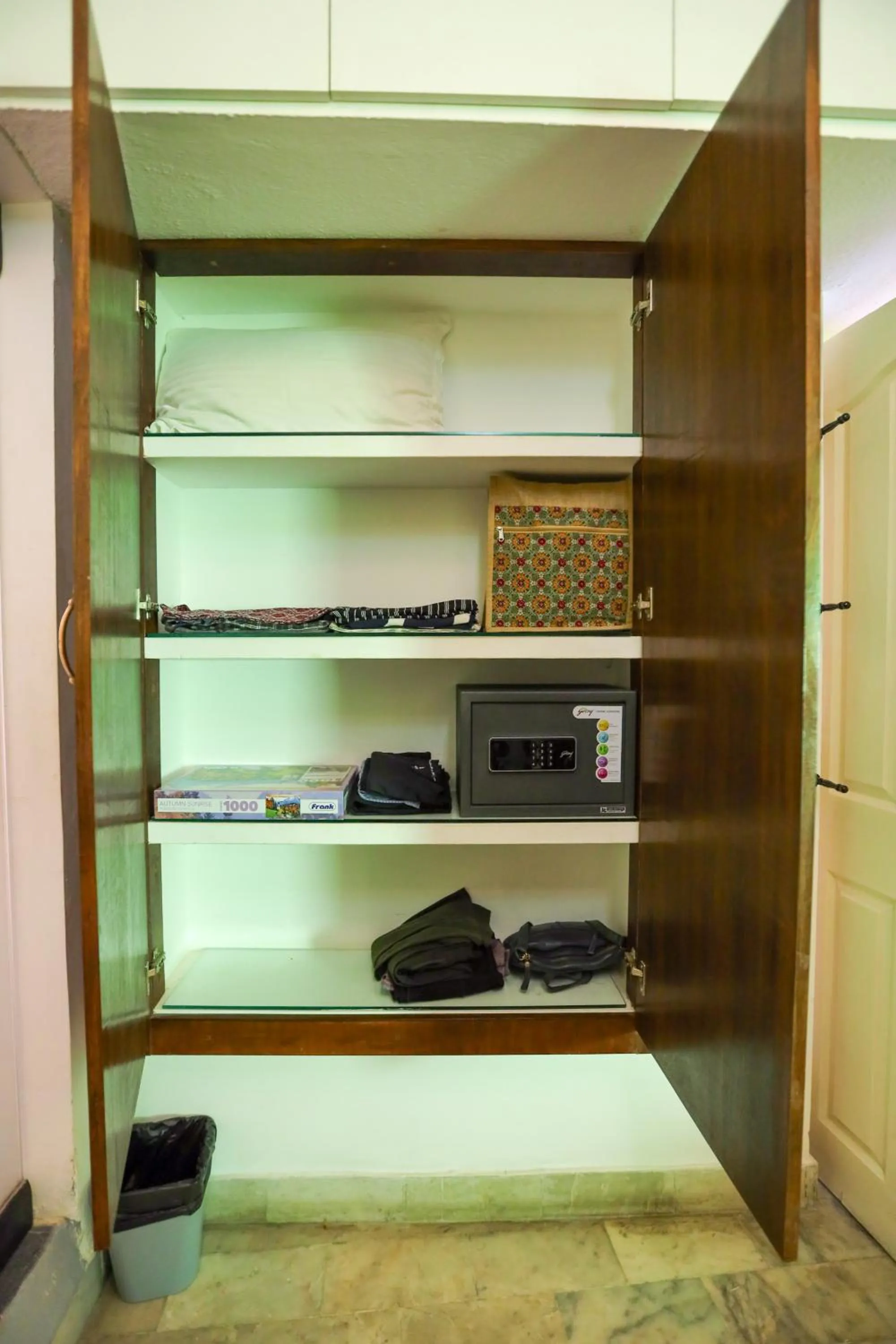 wardrobe in Le Clarisse Guest House