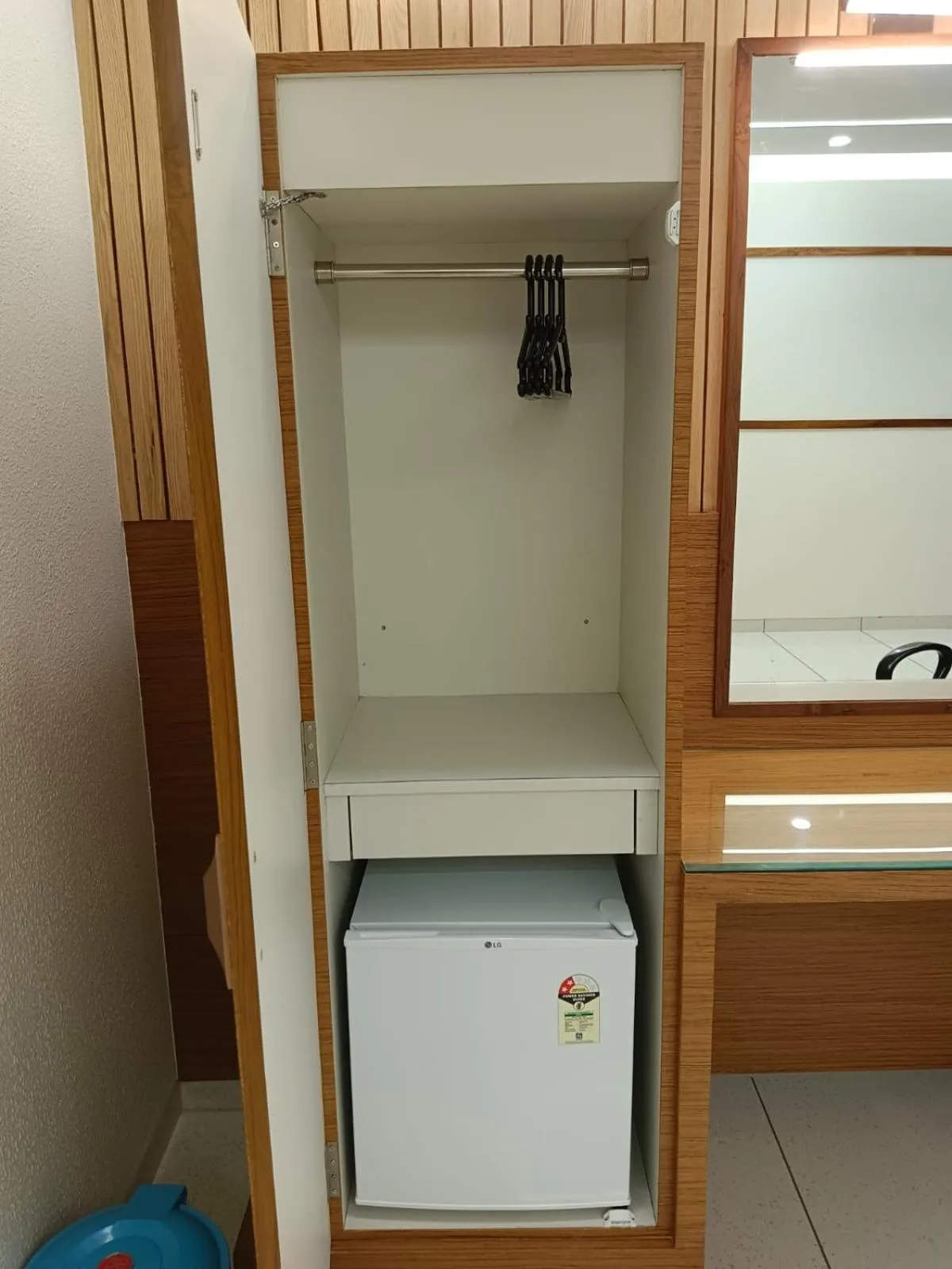 hair dresser in Tulsi Hotel