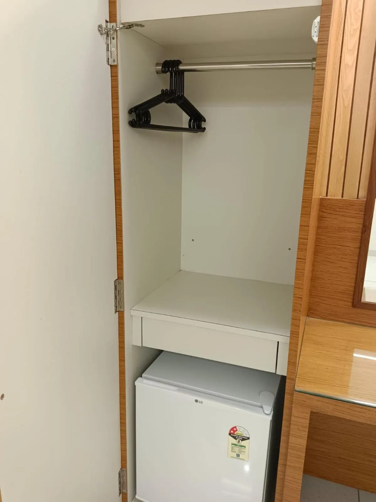 hair dresser in Tulsi Hotel