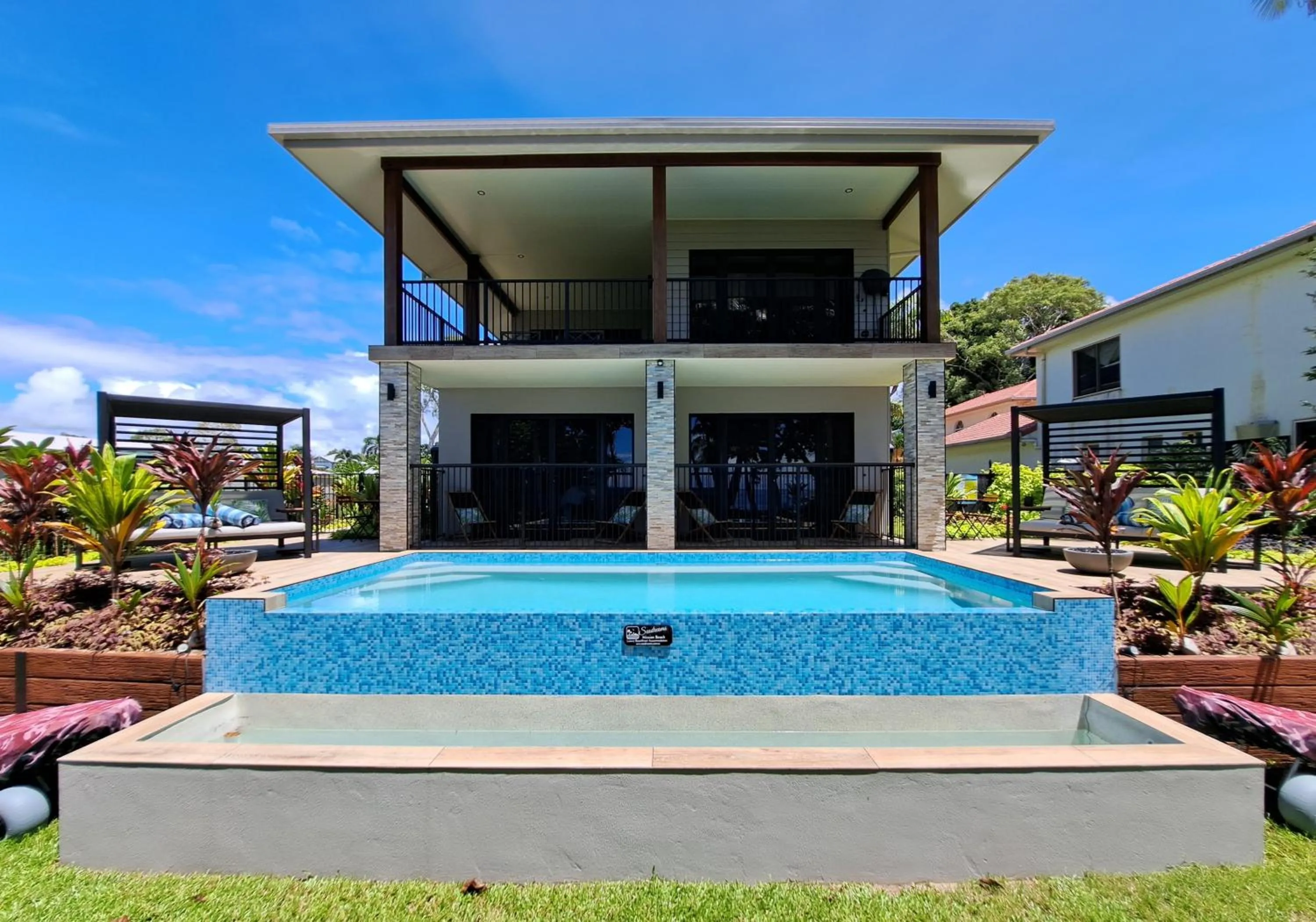 Swimming pool in Seadreams Mission Beach
